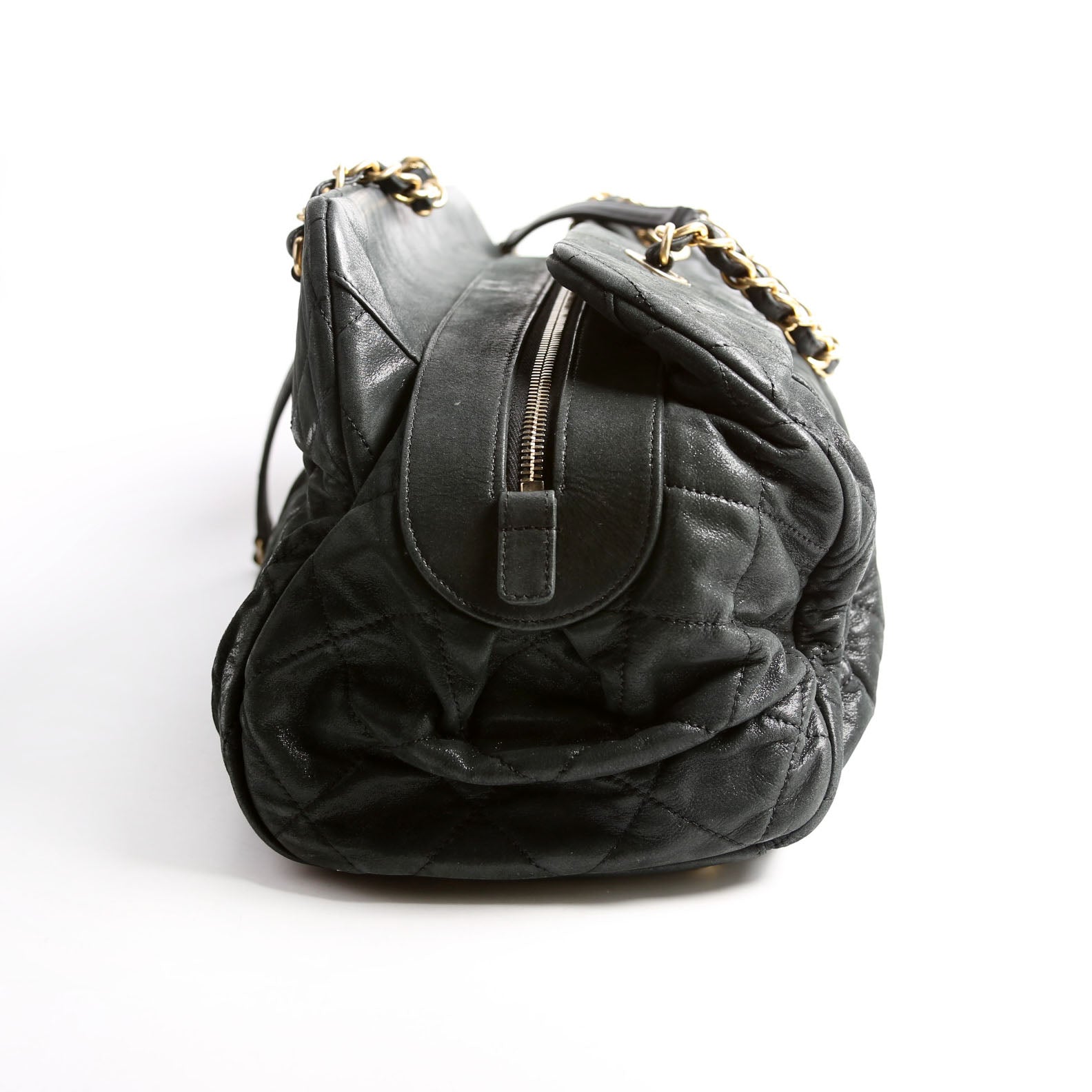 Chic Quilted Bowling Bag Iridescent Lambskin 15M Black/Gold
