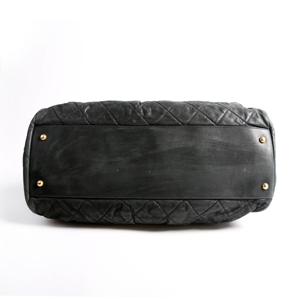Chic Quilted Bowling Bag Iridescent Lambskin 15M Black/Gold