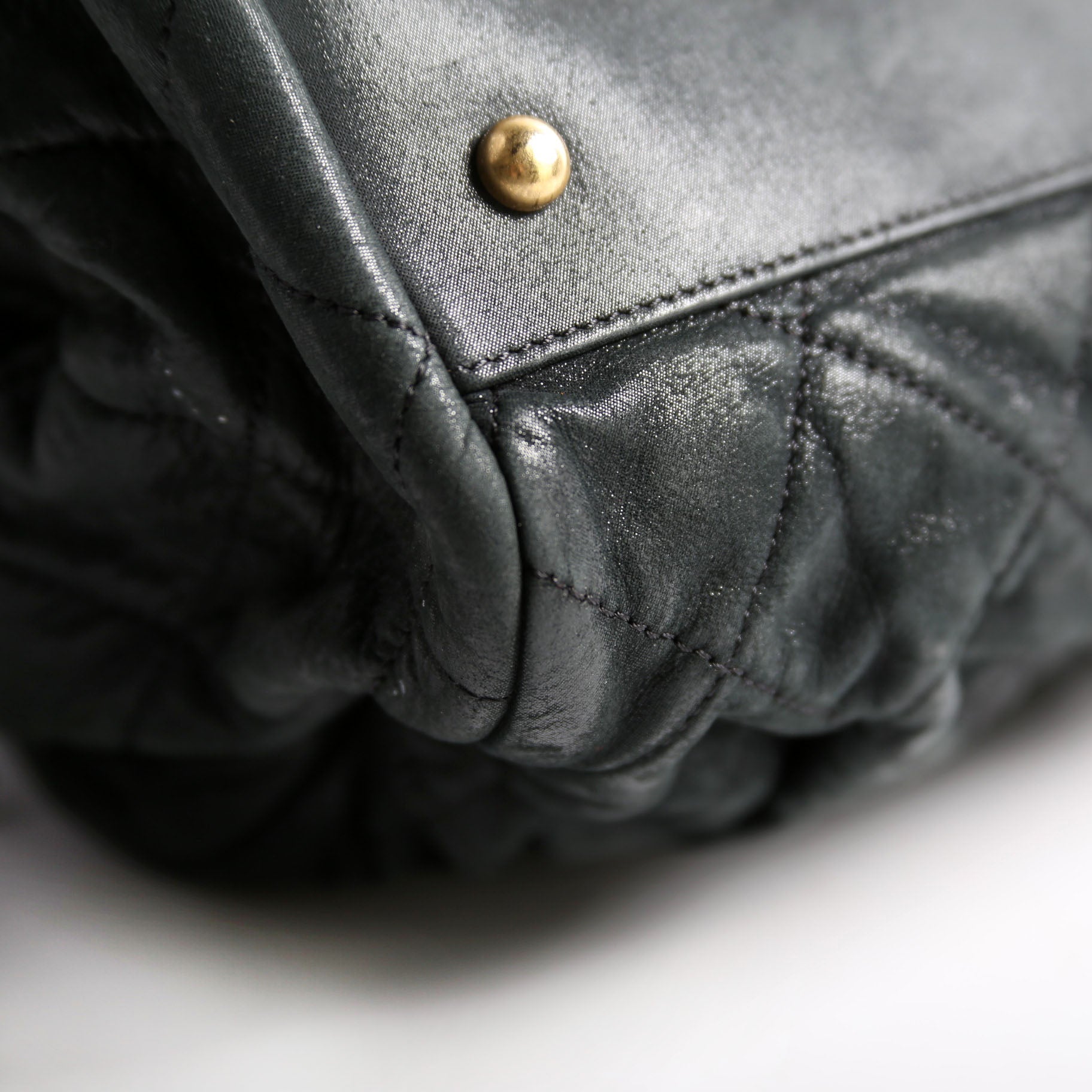 Chic Quilted Bowling Bag Iridescent Lambskin 15M Black/Gold