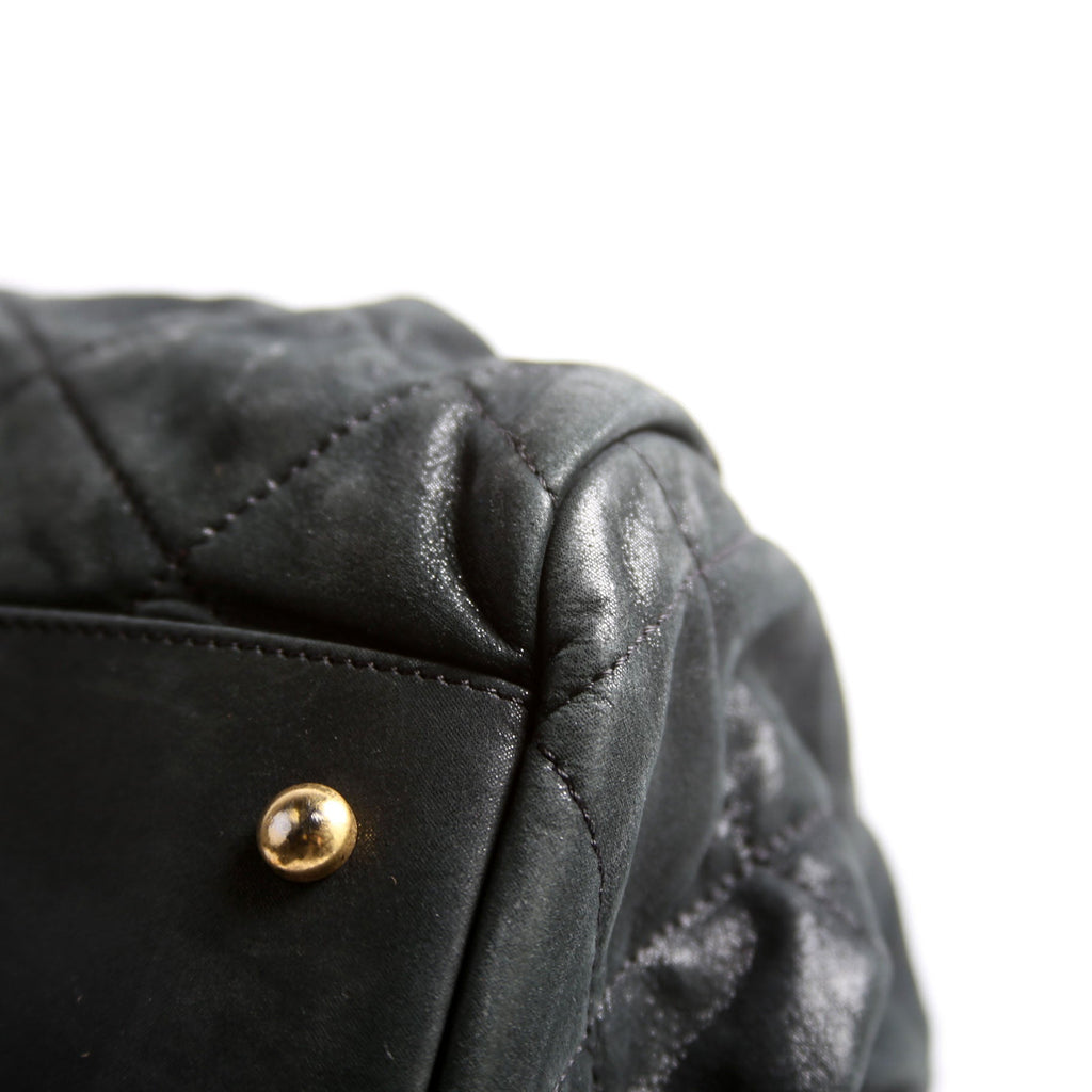 Chic Quilted Bowling Bag Iridescent Lambskin 15M Black/Gold