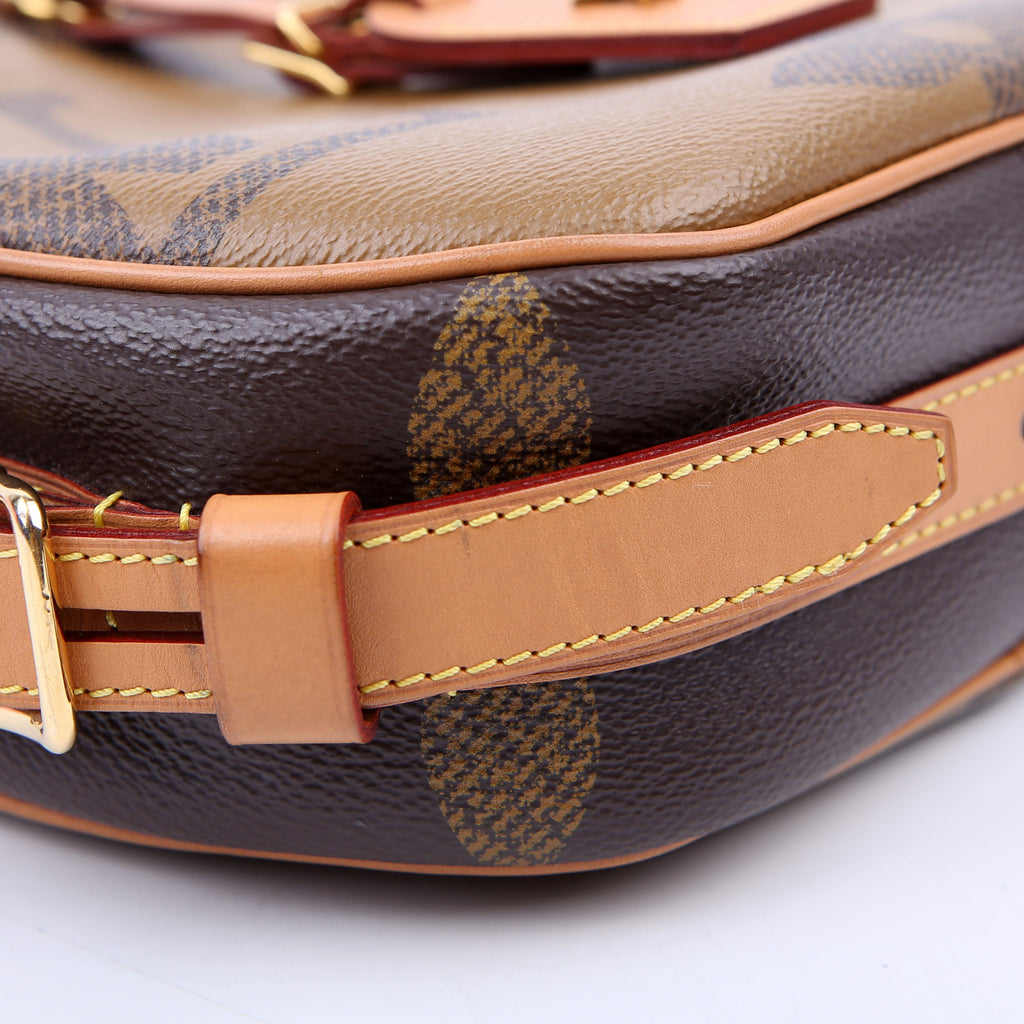 Boite Chapeau Reverse Giant Monogram