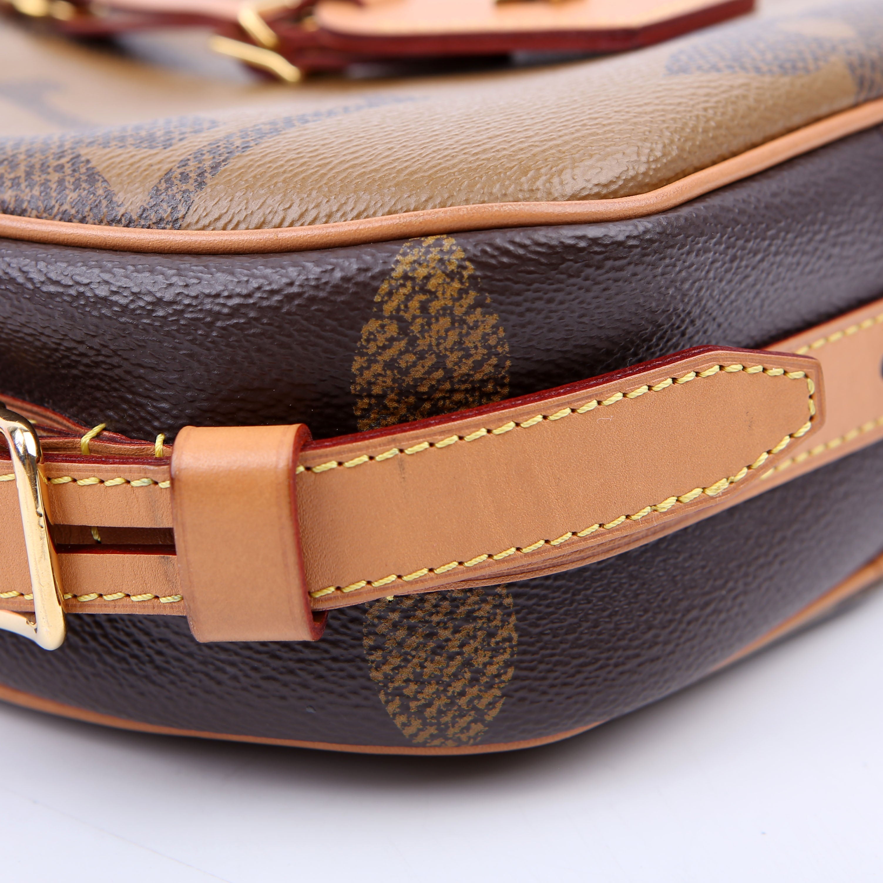 Boite Chapeau Reverse Giant Monogram