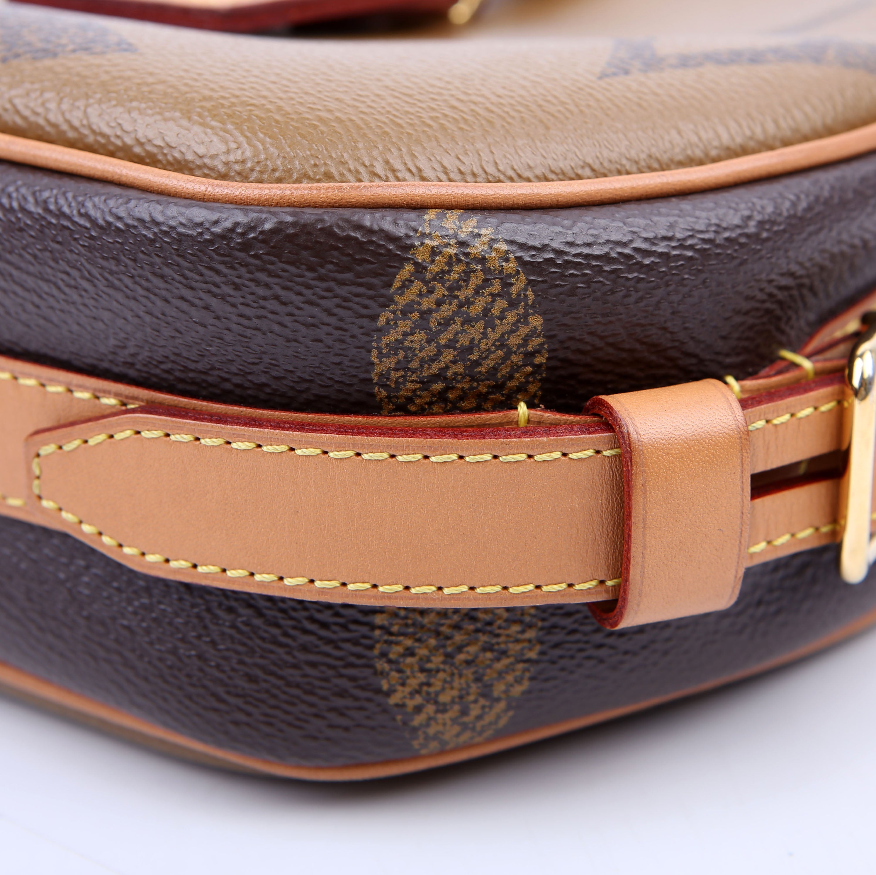 Boite Chapeau Reverse Giant Monogram