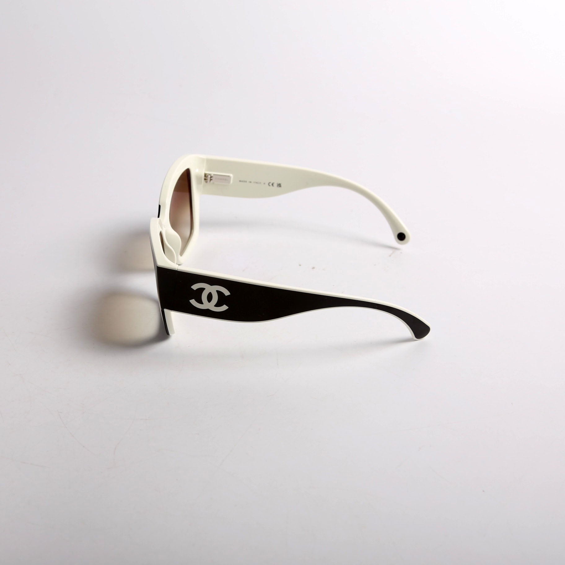 6058 CC Acetate Sunglasses Black/White