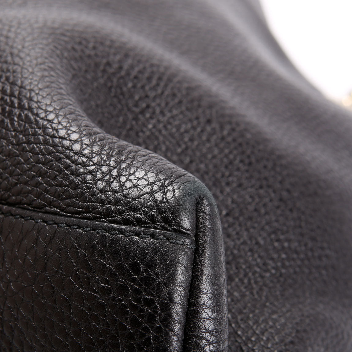 308982 Soho Leather Shoulder Medium Black/Gold