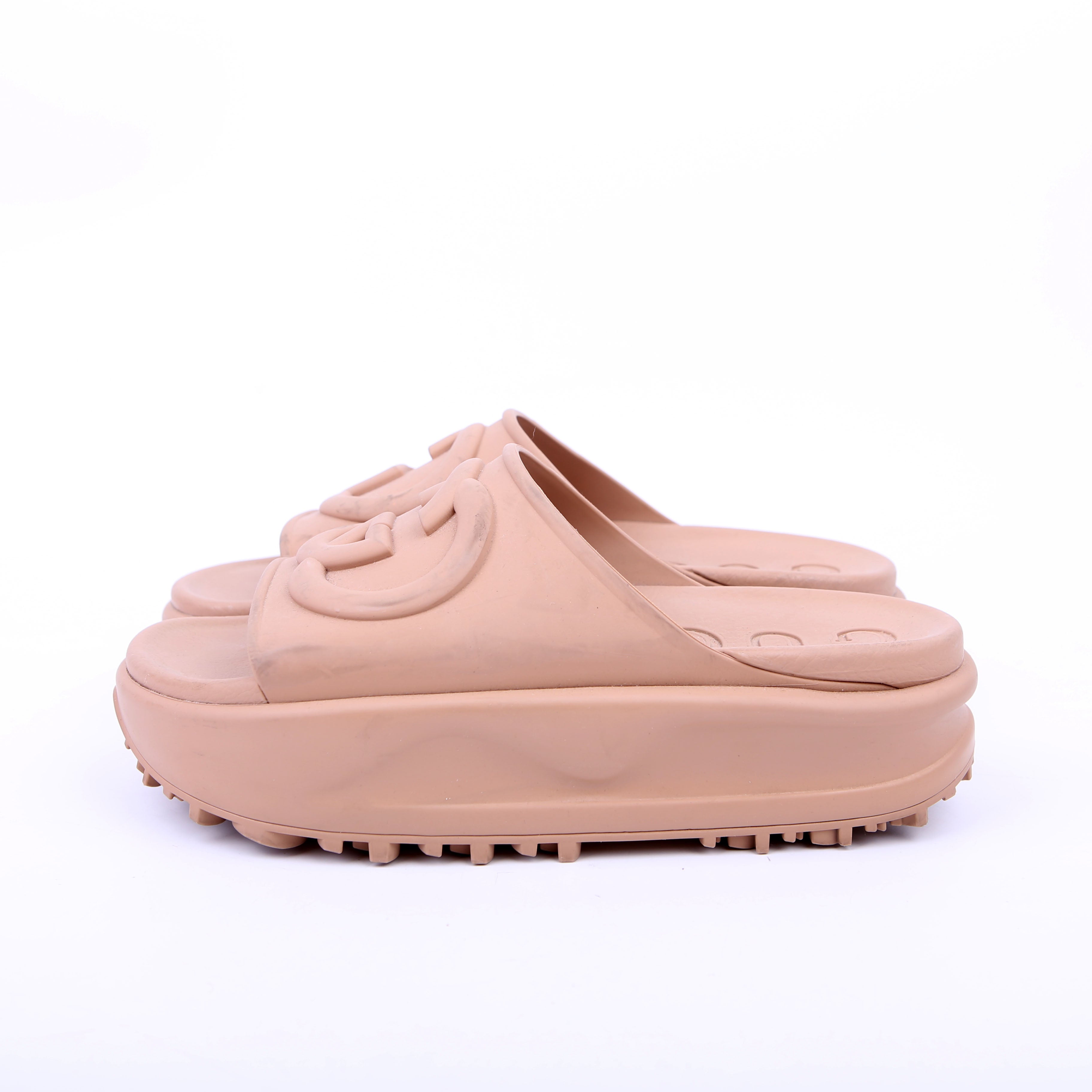 Gucci Interlocking GG Rubber Slides Size 36 Tan