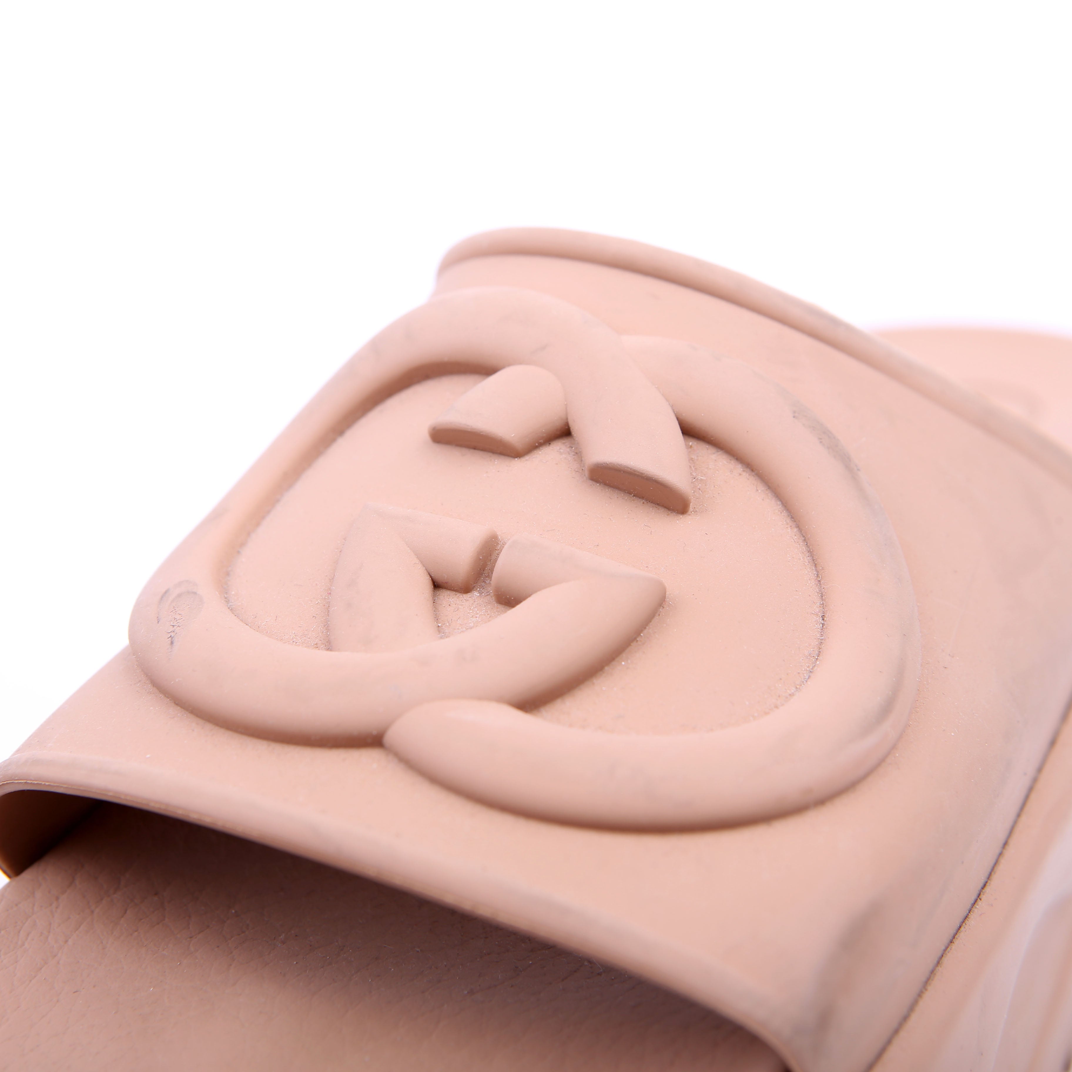 Gucci Interlocking GG Rubber Slides Size 36 Tan