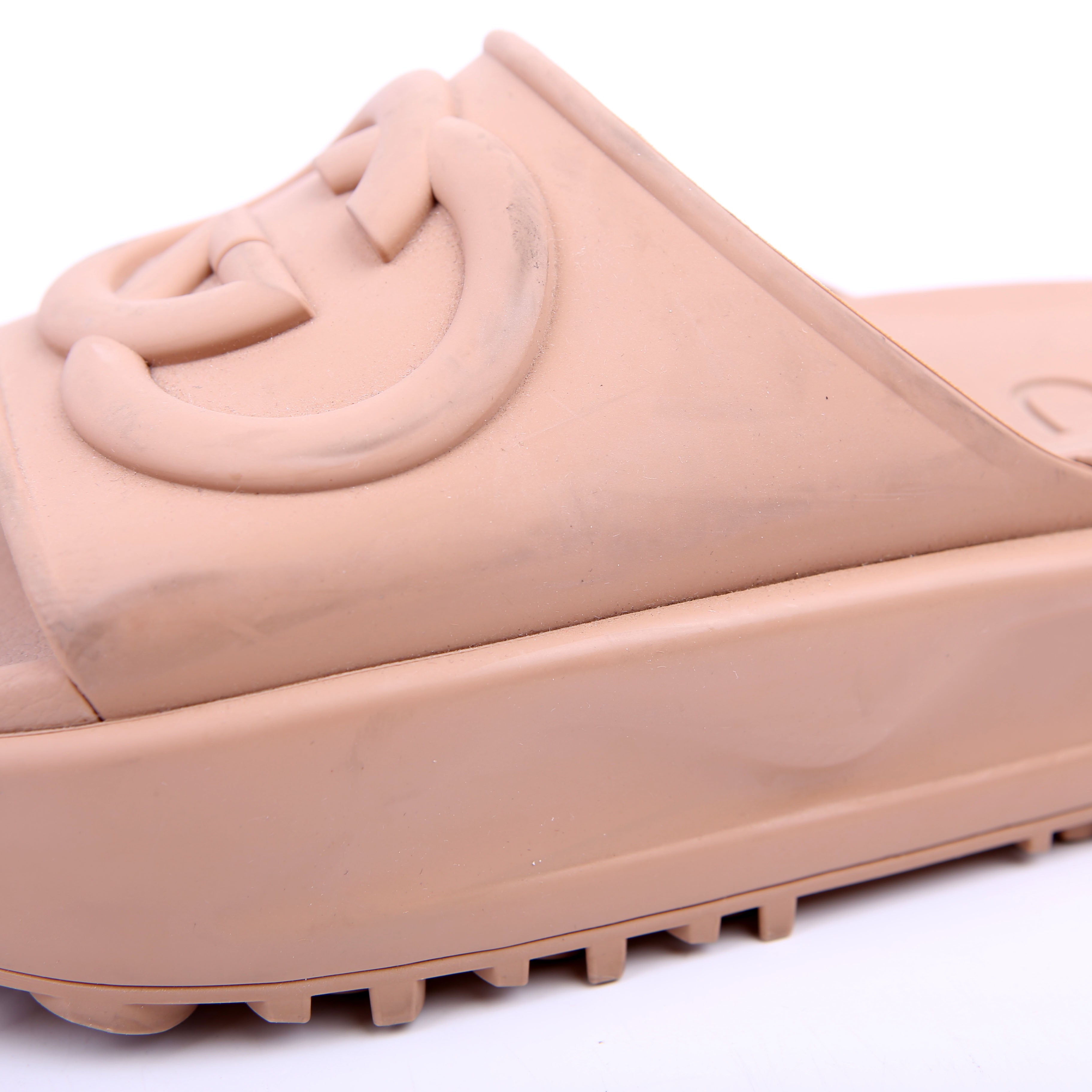Gucci Interlocking GG Rubber Slides Size 36 Tan