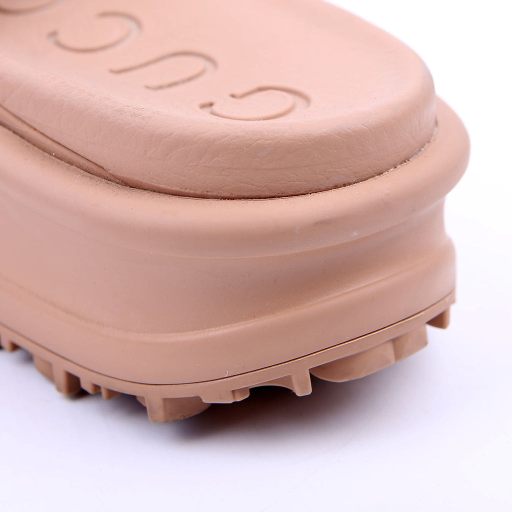 Gucci Interlocking GG Rubber Slides Size 36 Tan