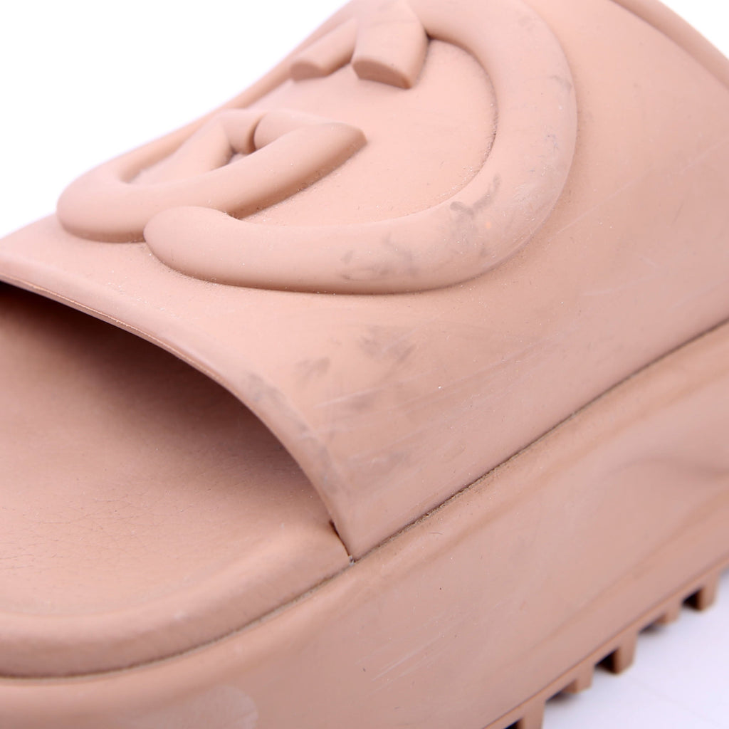 Gucci Interlocking GG Rubber Slides Size 36 Tan