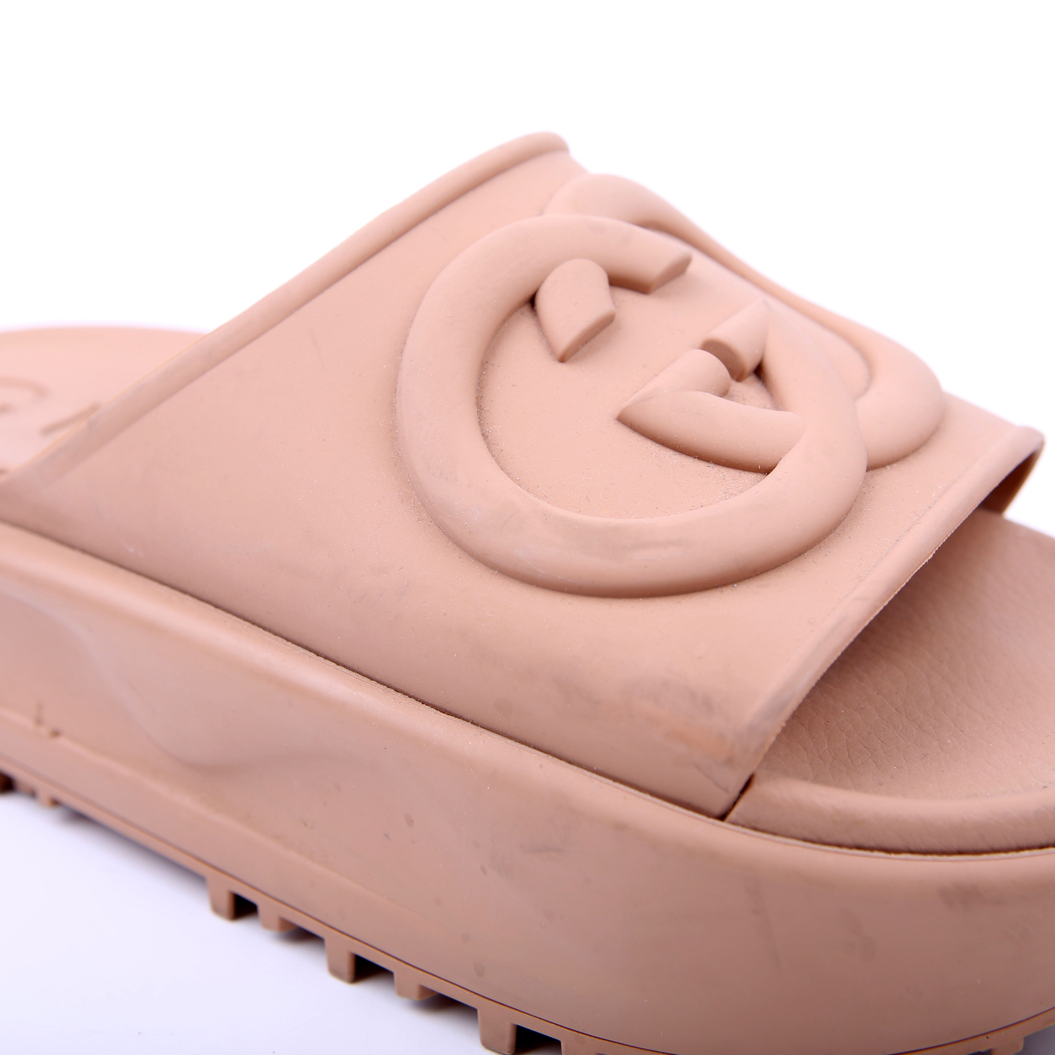 Gucci Interlocking GG Rubber Slides Size 36 Tan