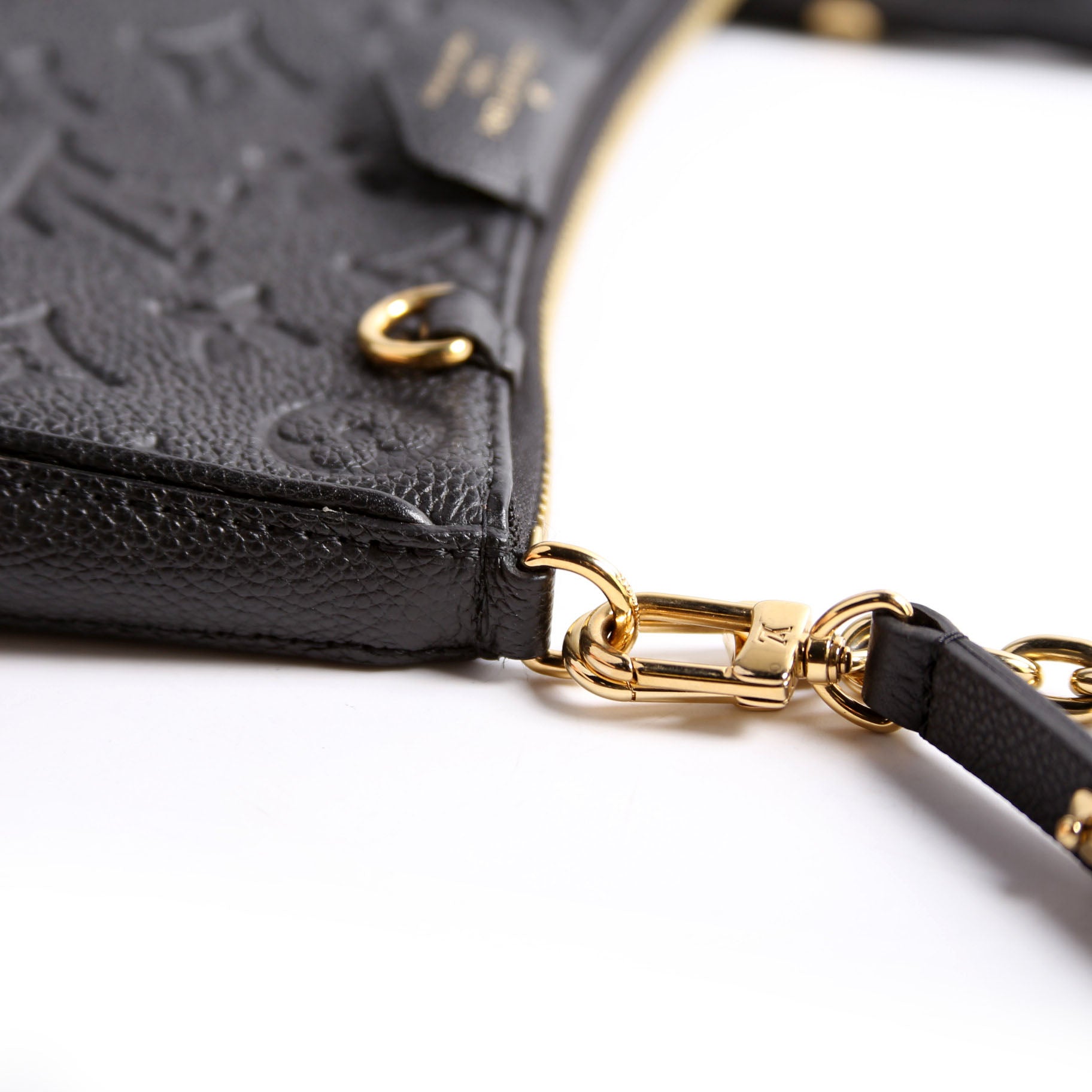Easy Pouch On Strap Empreinte Black