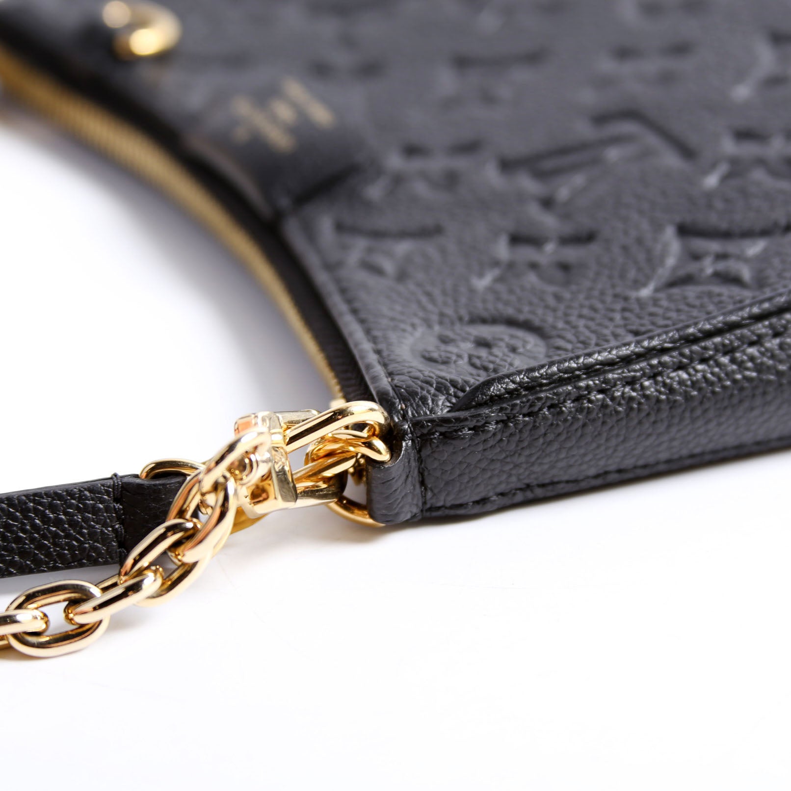 Easy Pouch On Strap Empreinte Black