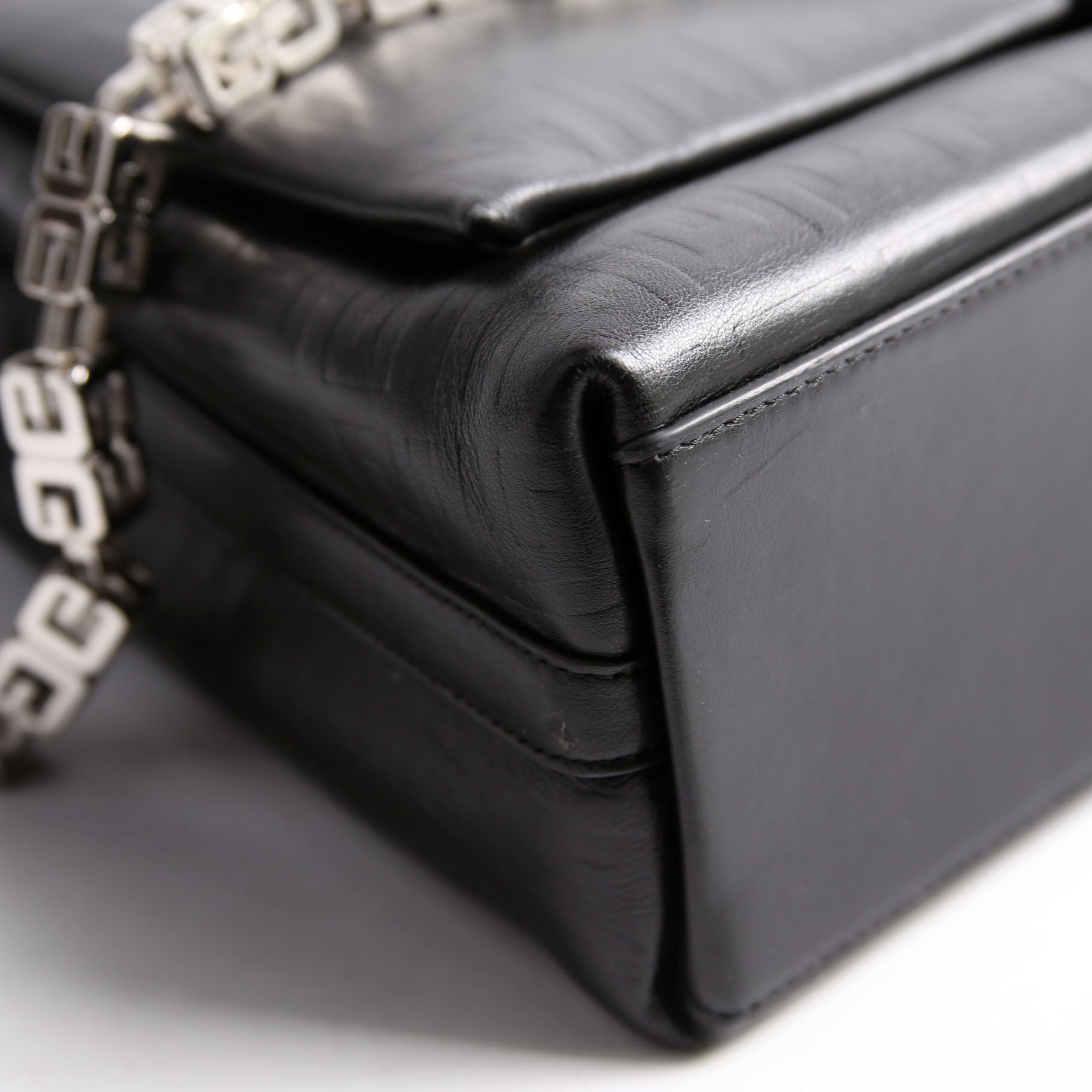 4G Soft Medium Leather Black