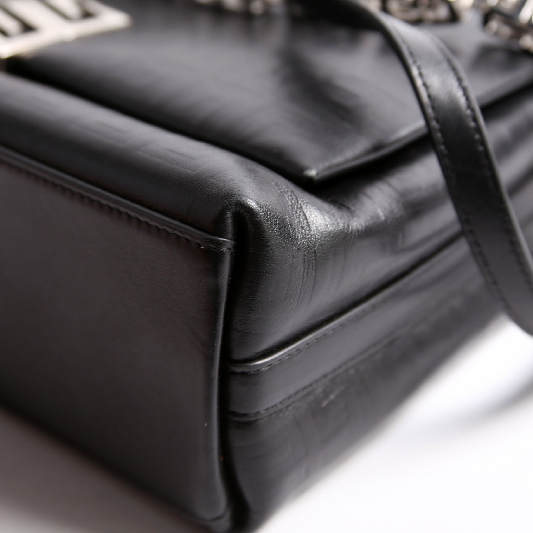 4G Soft Medium Leather Black