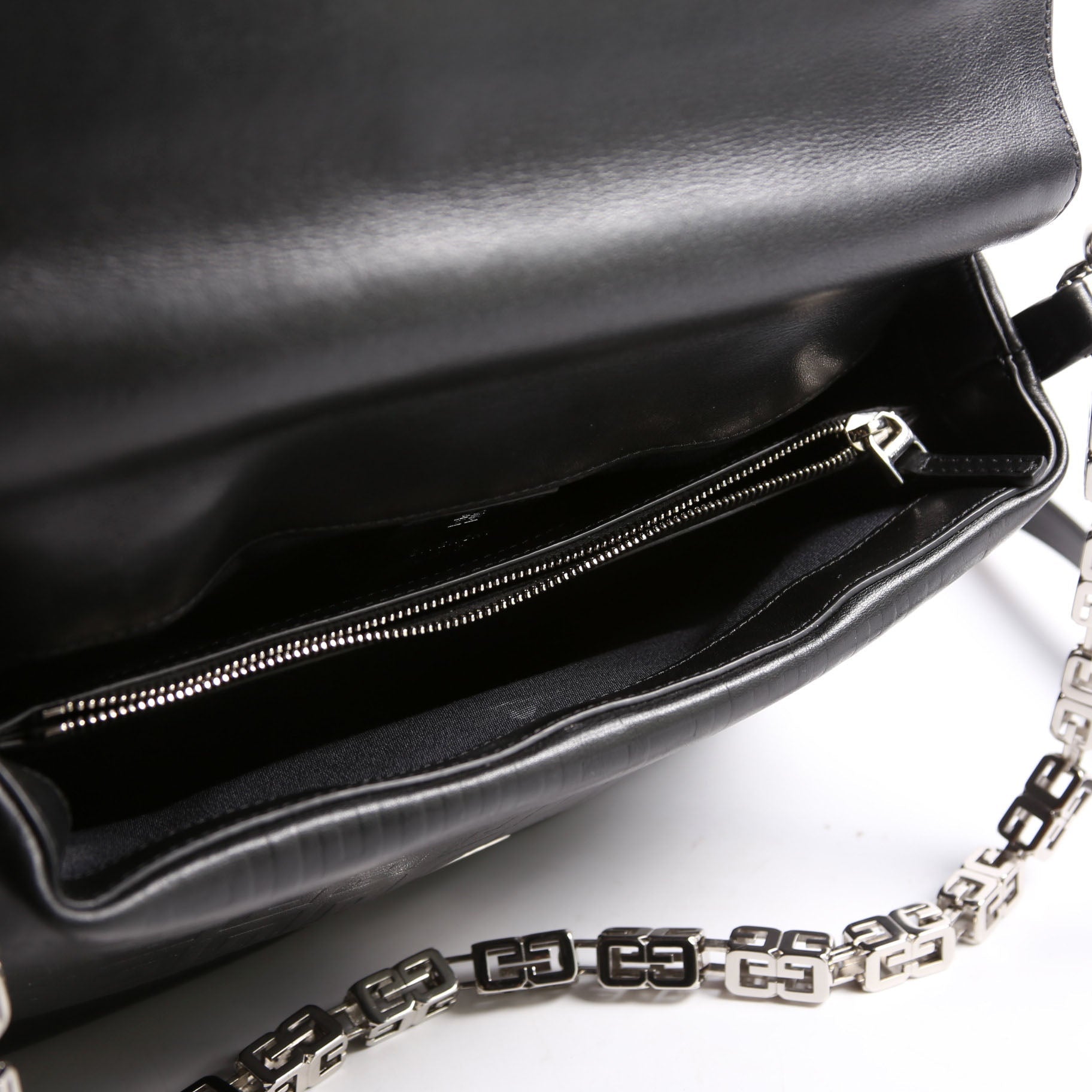 4G Soft Medium Leather Black