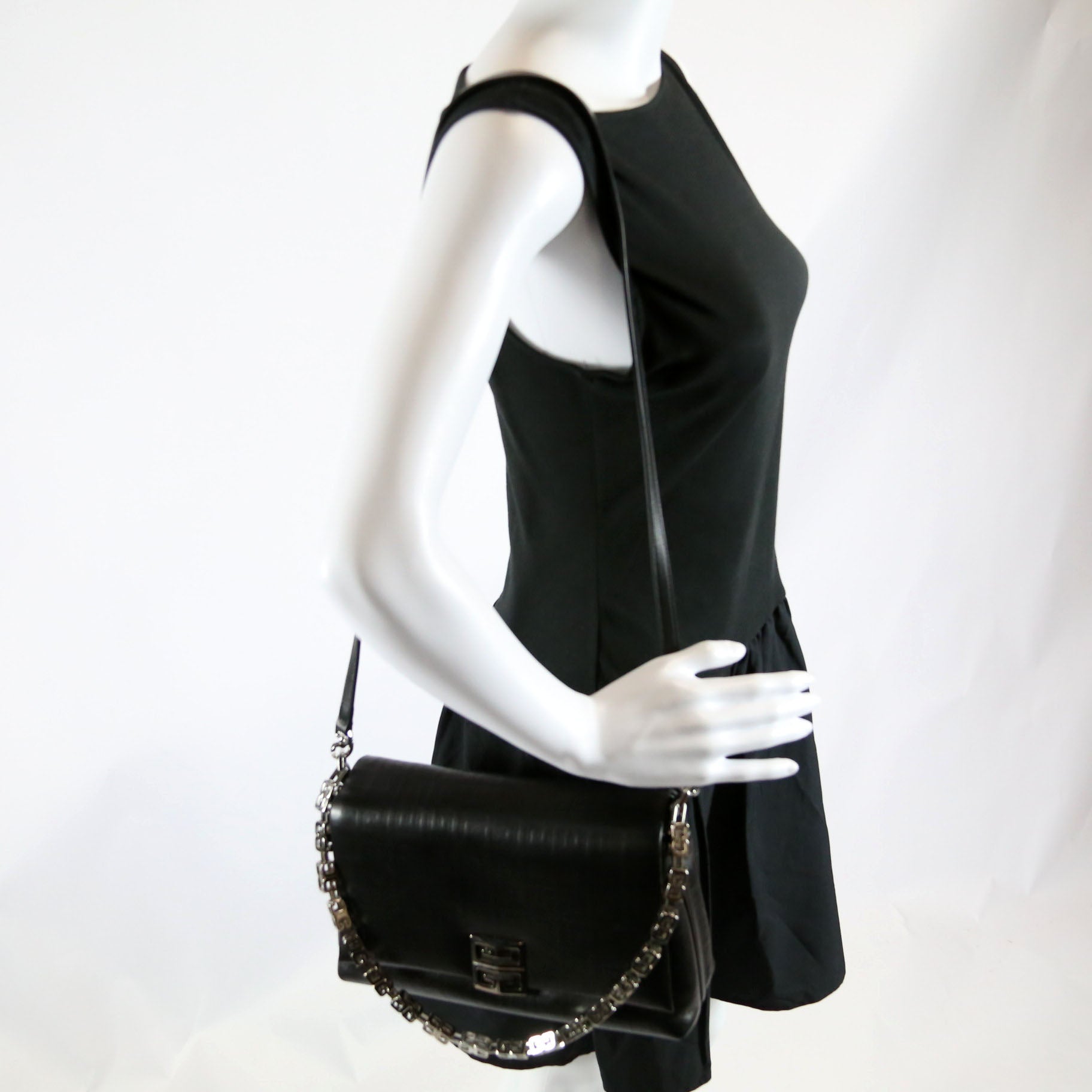 4G Soft Medium Leather Black