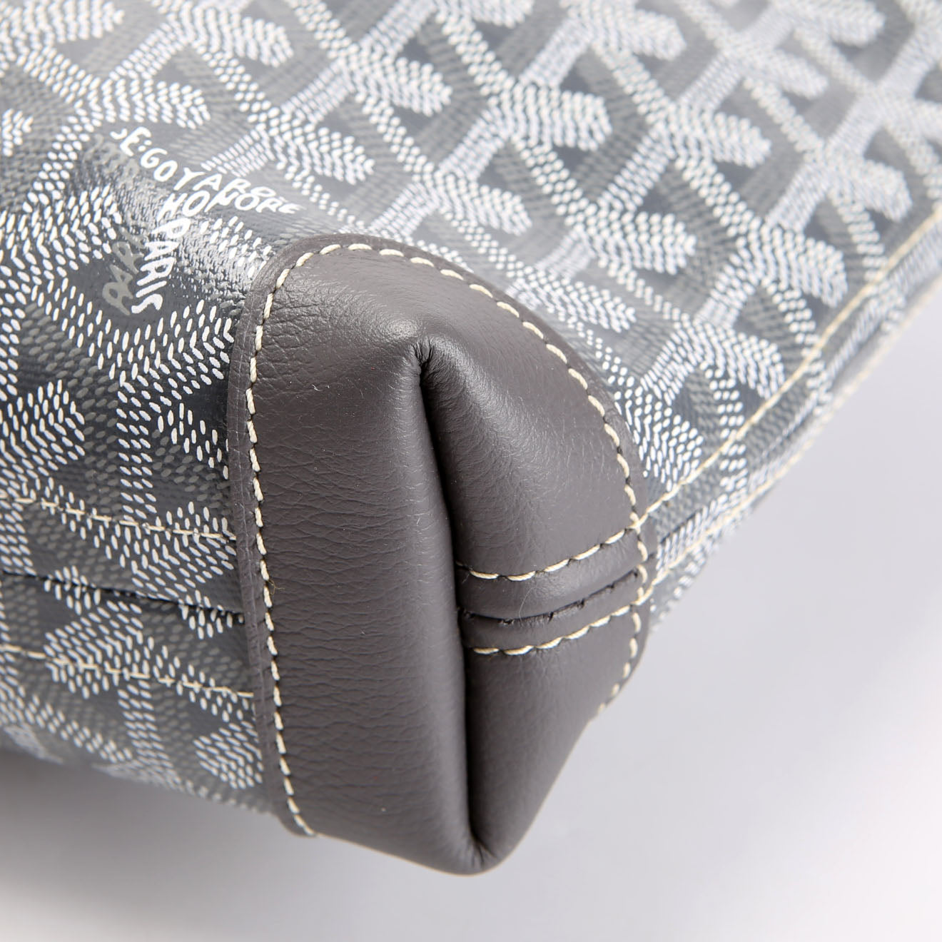 Goyardine Conti Pouch Gray