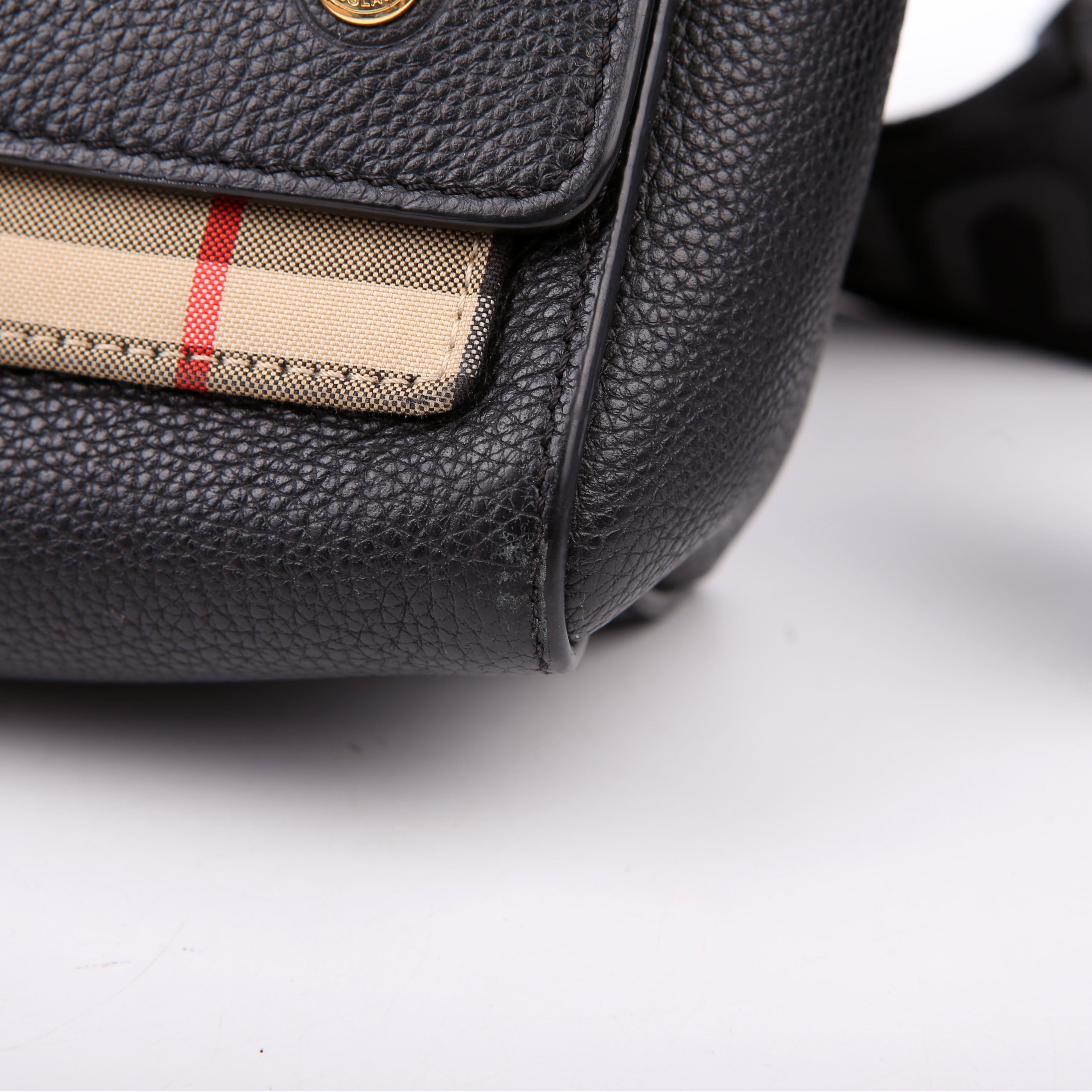 Vintage Check Note Crossbody Bag Black