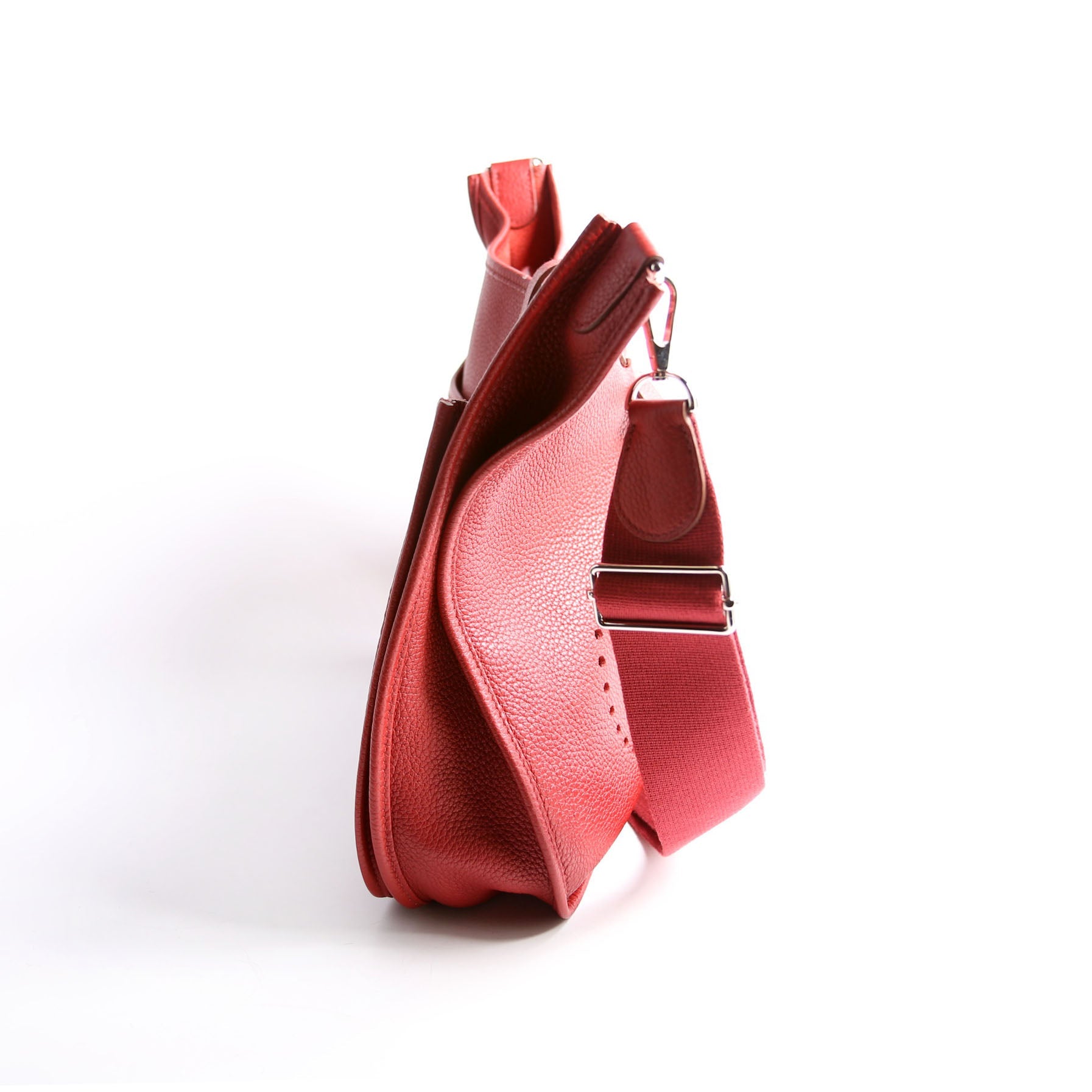Evelyne III GM Red