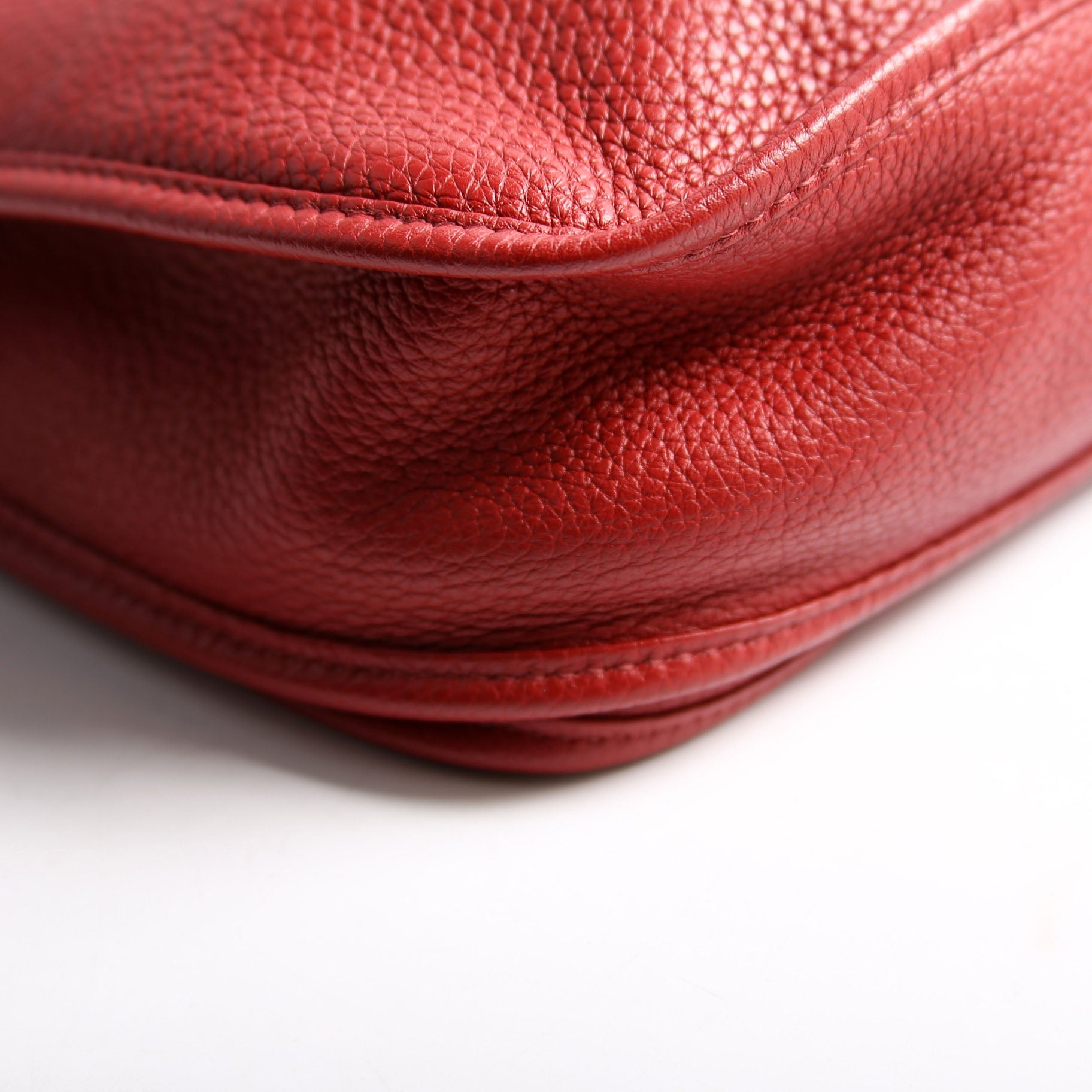 Evelyne III GM Red