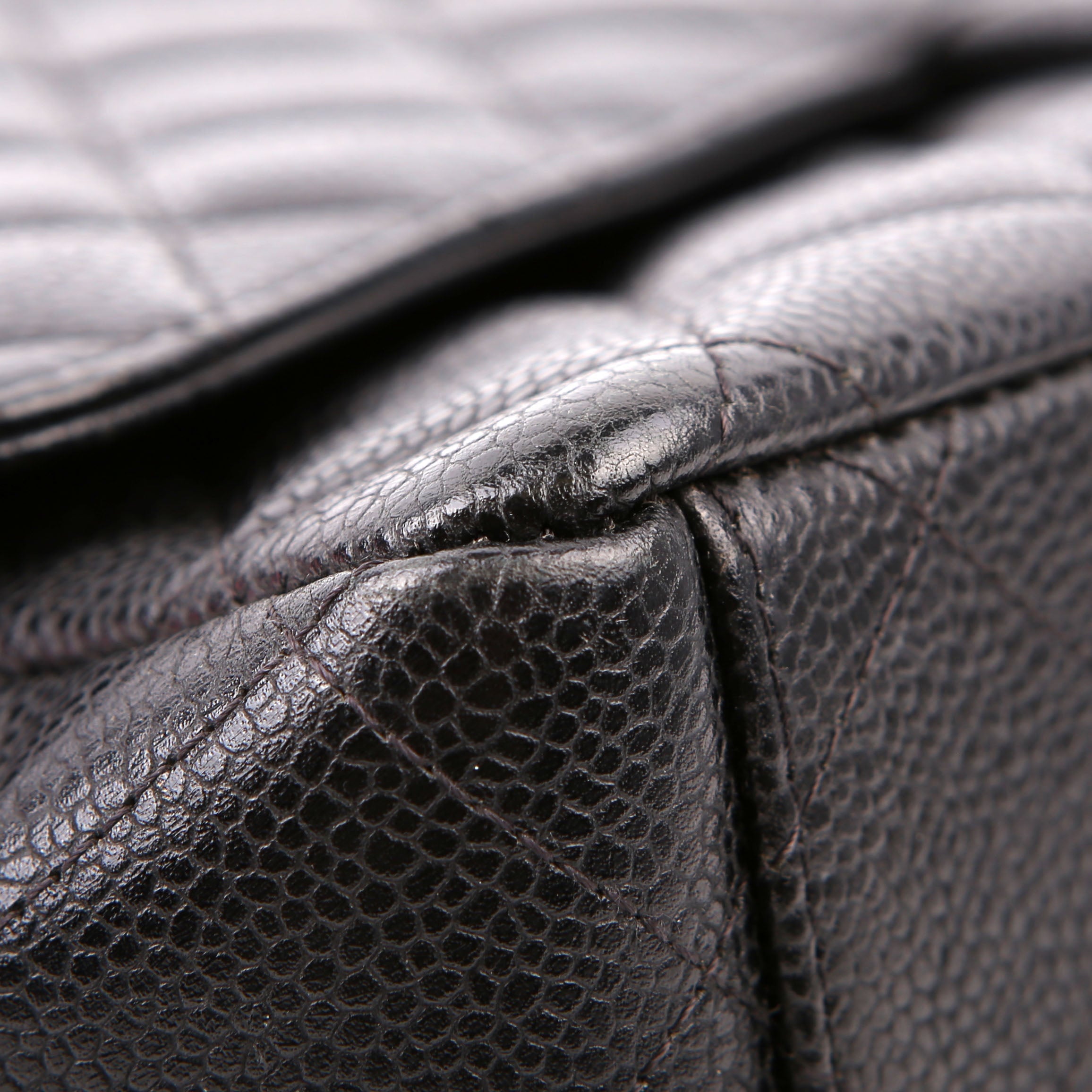 Classic Flap Maxi Caviar 15M Black