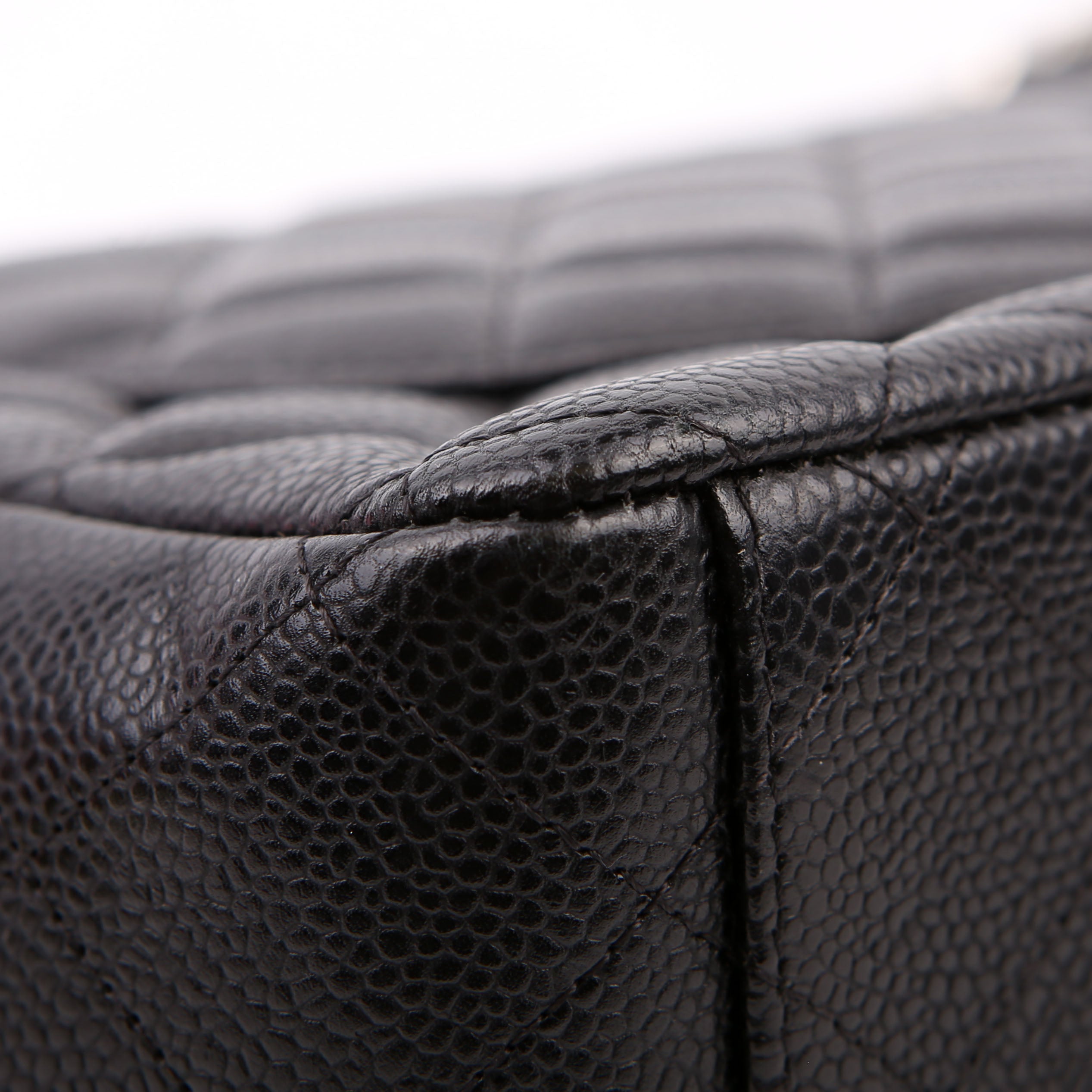 Classic Flap Maxi Caviar 15M Black