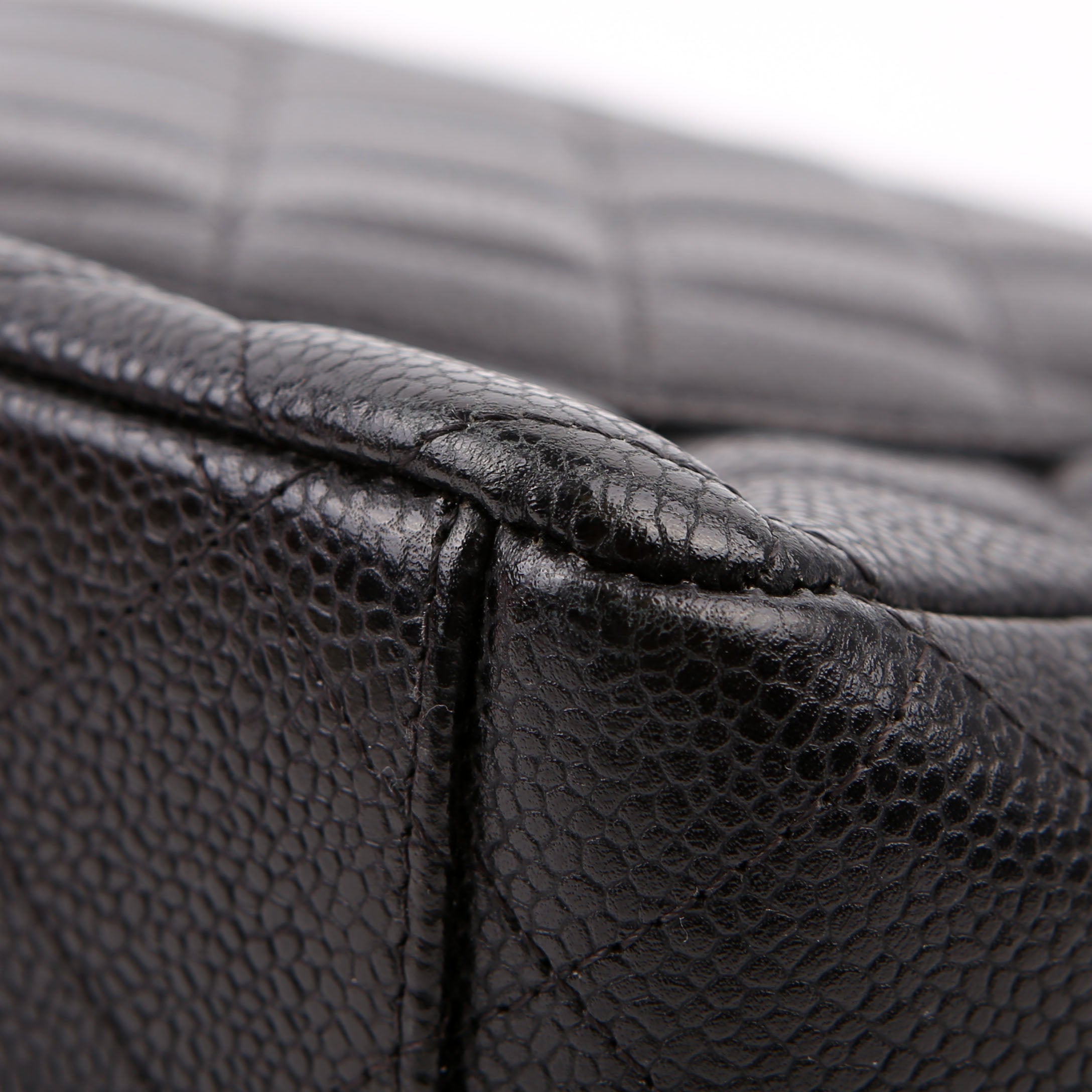 Classic Flap Maxi Caviar 15M Black