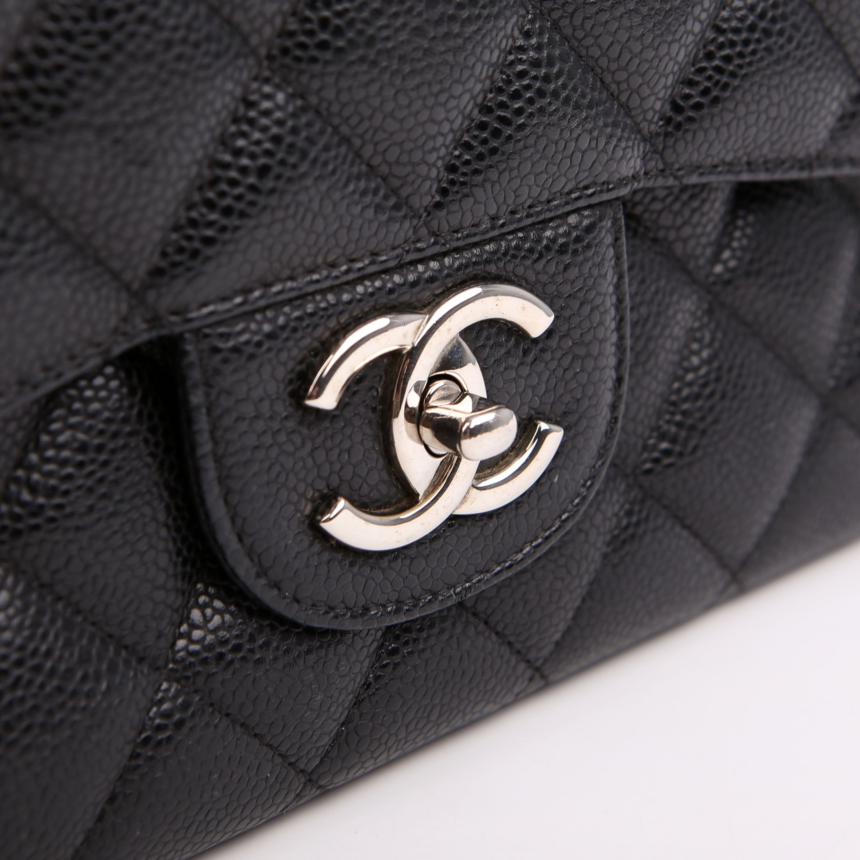 Classic Flap Maxi Caviar 15M Black