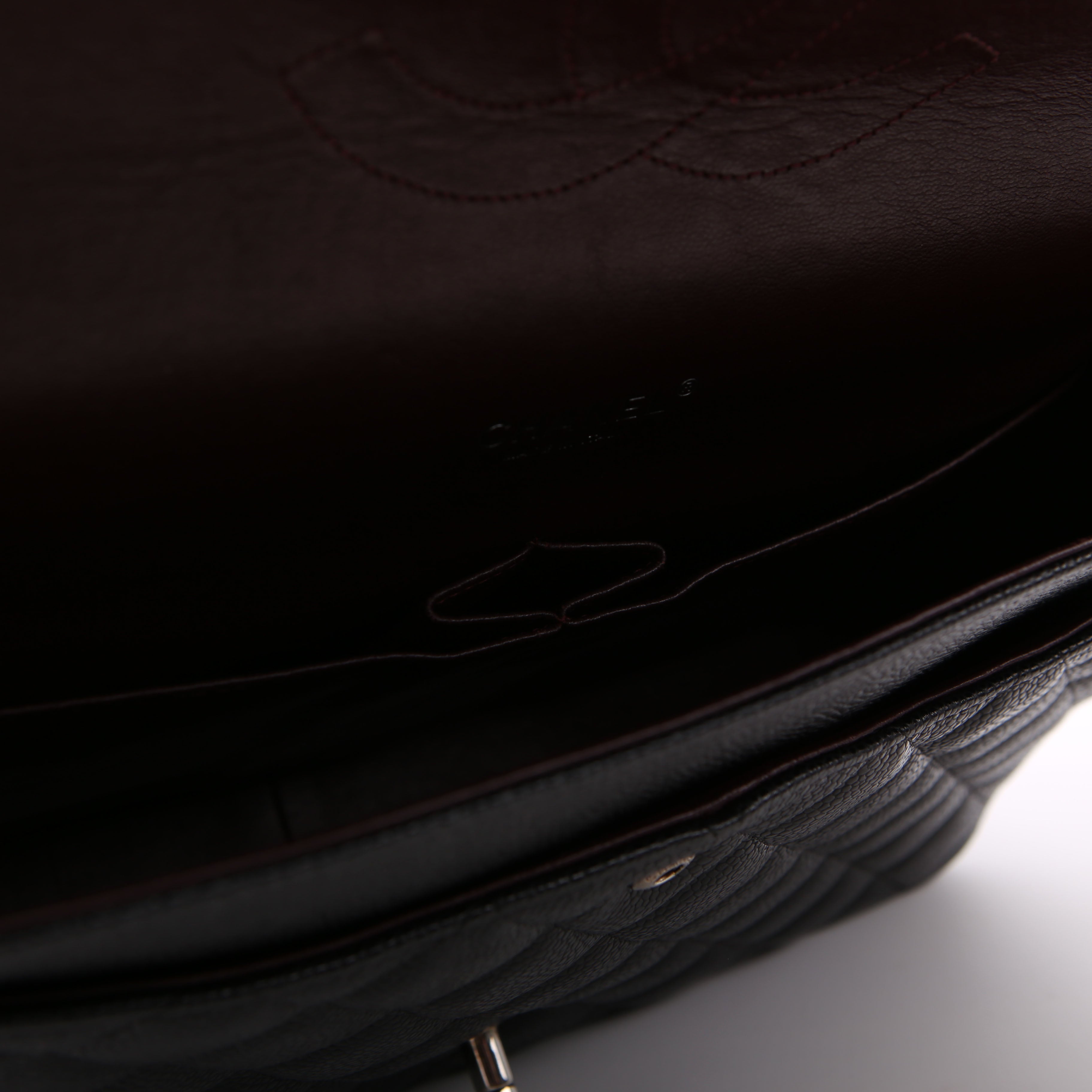 Classic Flap Maxi Caviar 15M Black