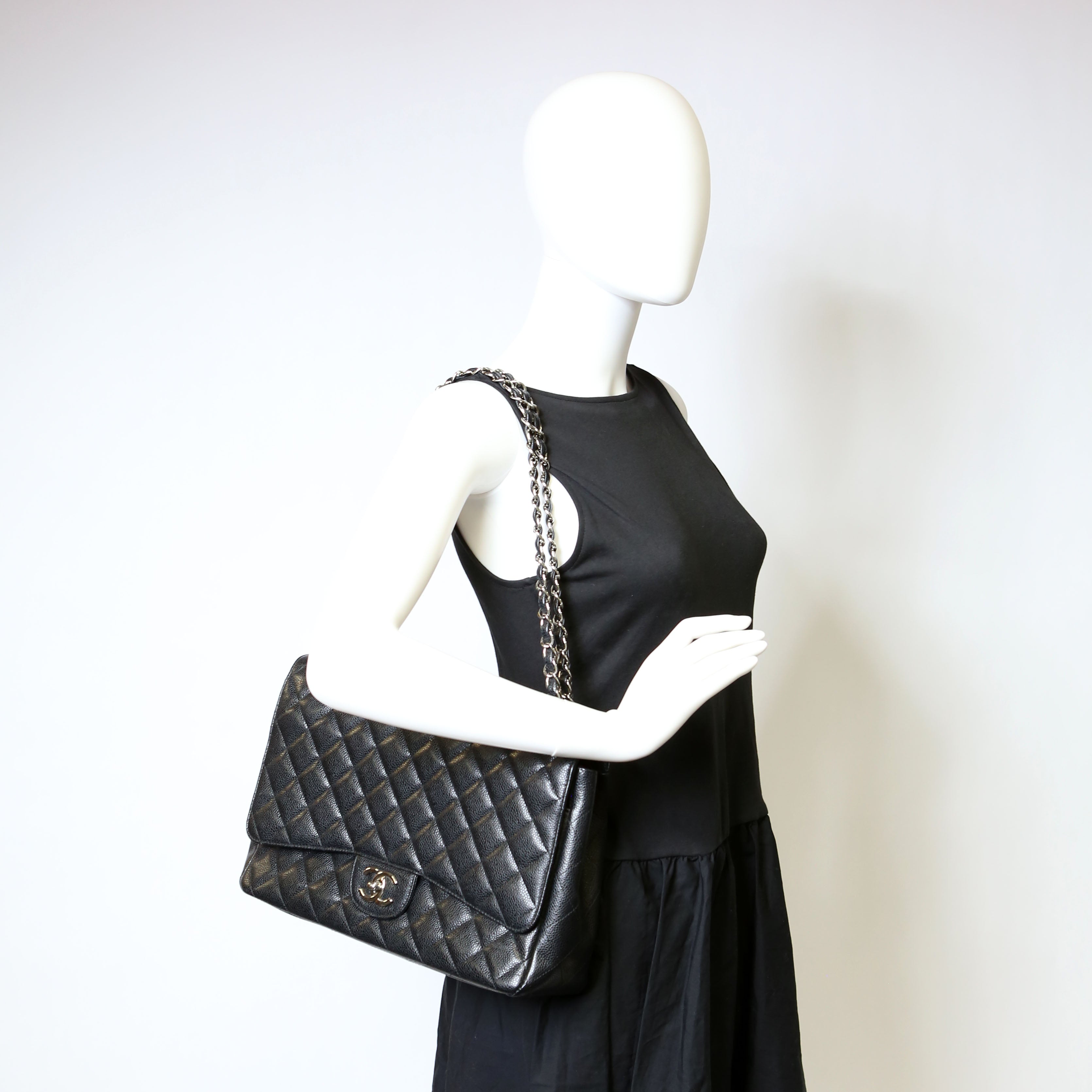 Classic Flap Maxi Caviar 15M Black
