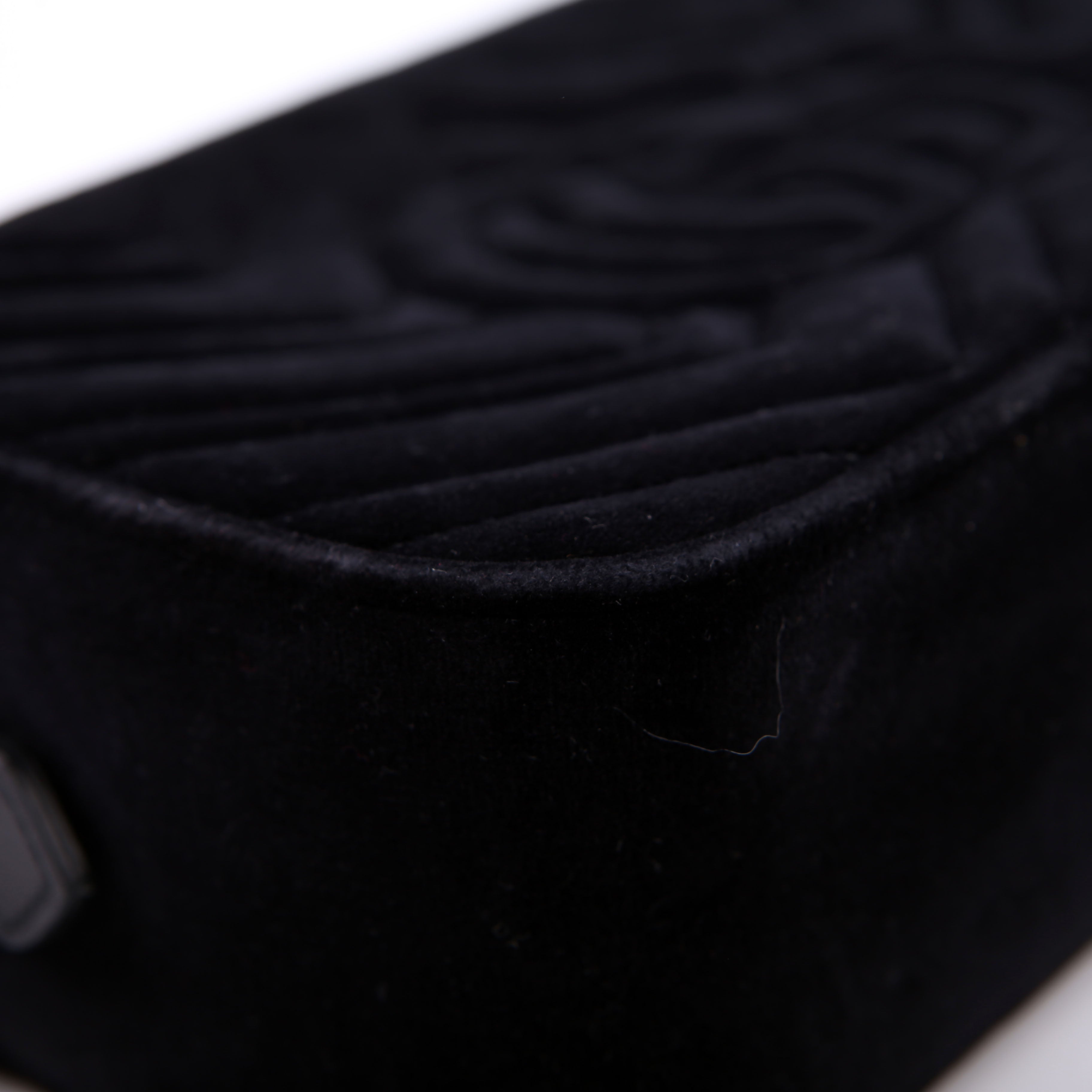 447632 Marmont Small Velvet Camera Black