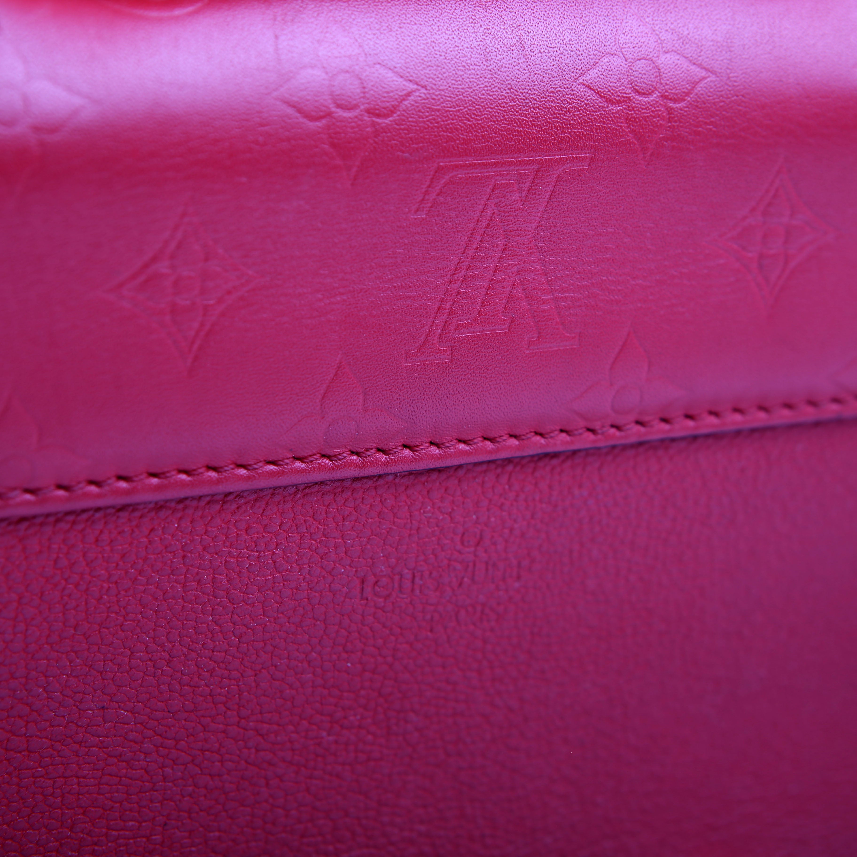 Very Chain Bag Leather Red