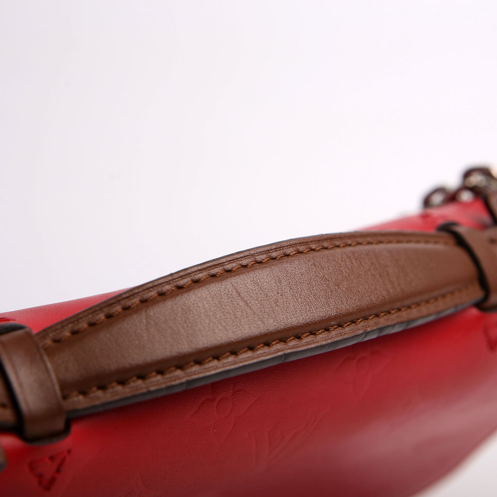 Very Chain Bag Leather Red