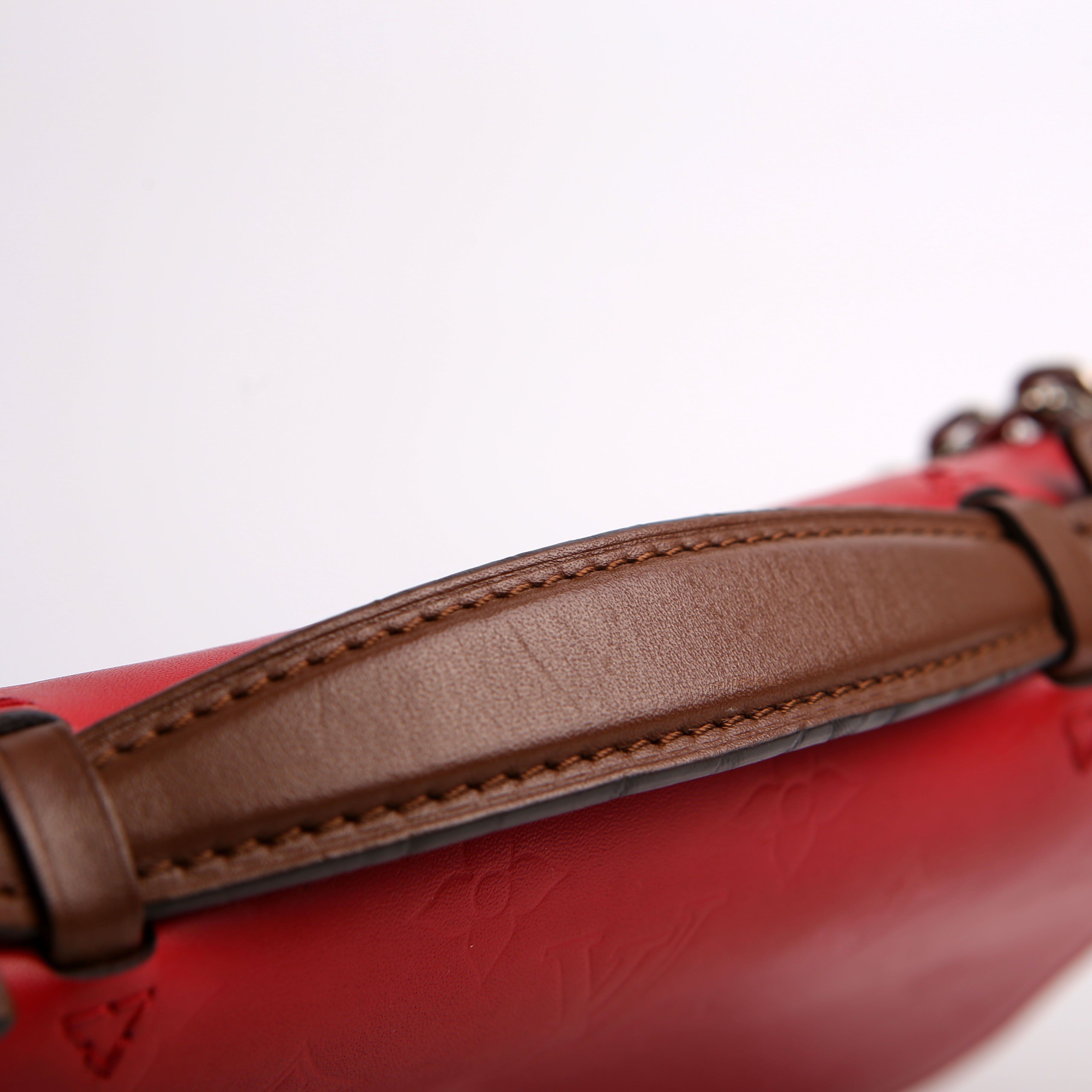 Very Chain Bag Leather Red