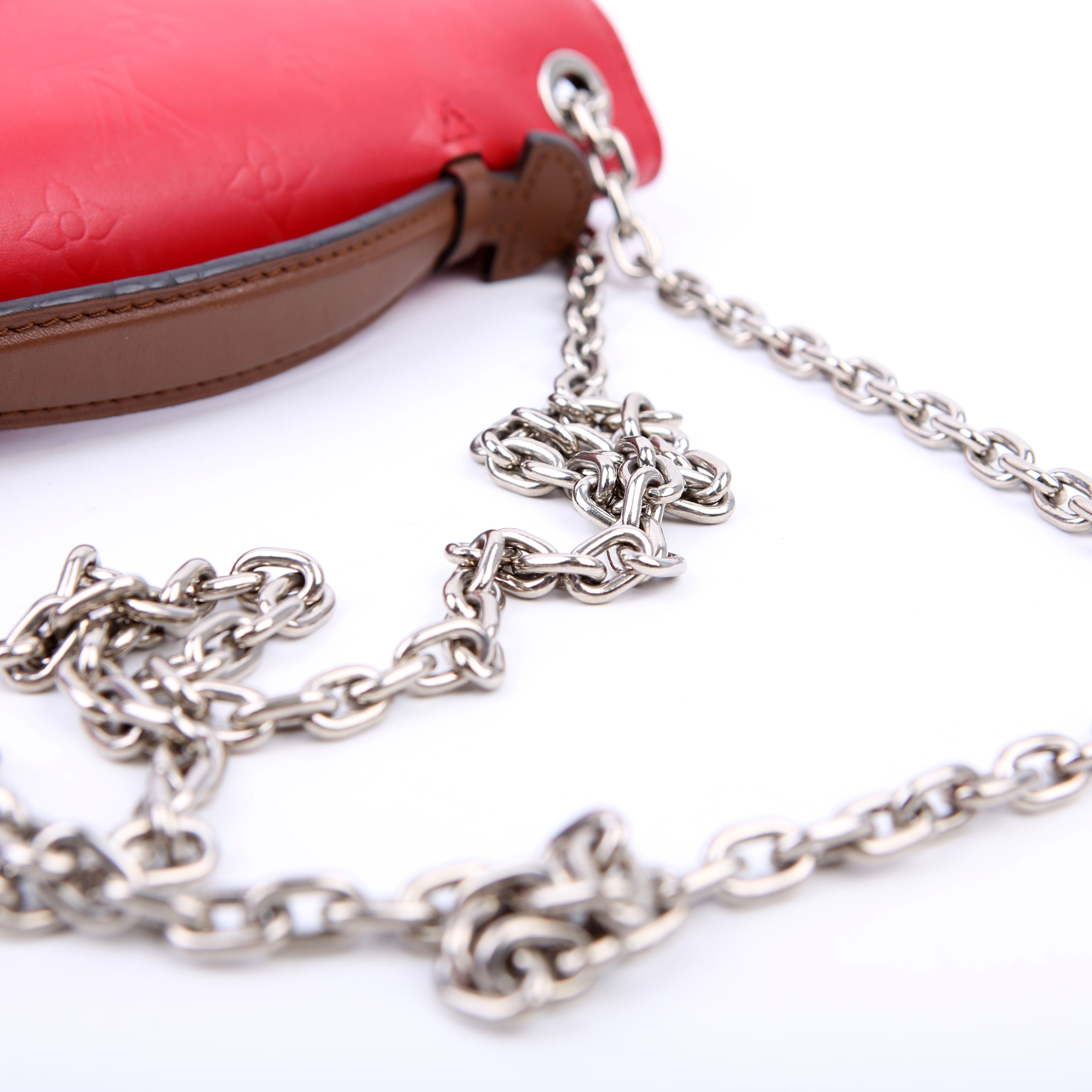 Very Chain Bag Leather Red