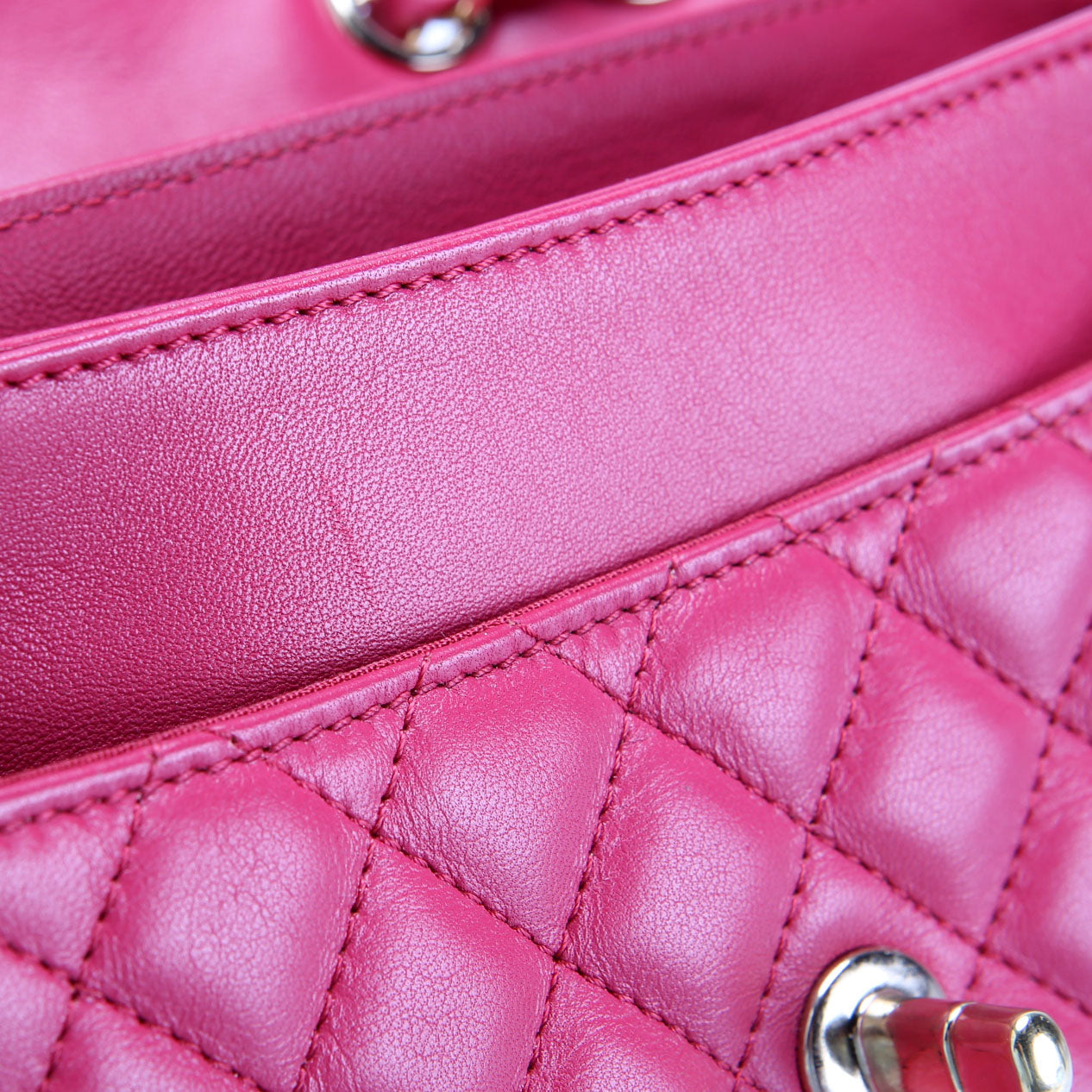 Lovely Day Medium Flap Lambskin 26M Berry