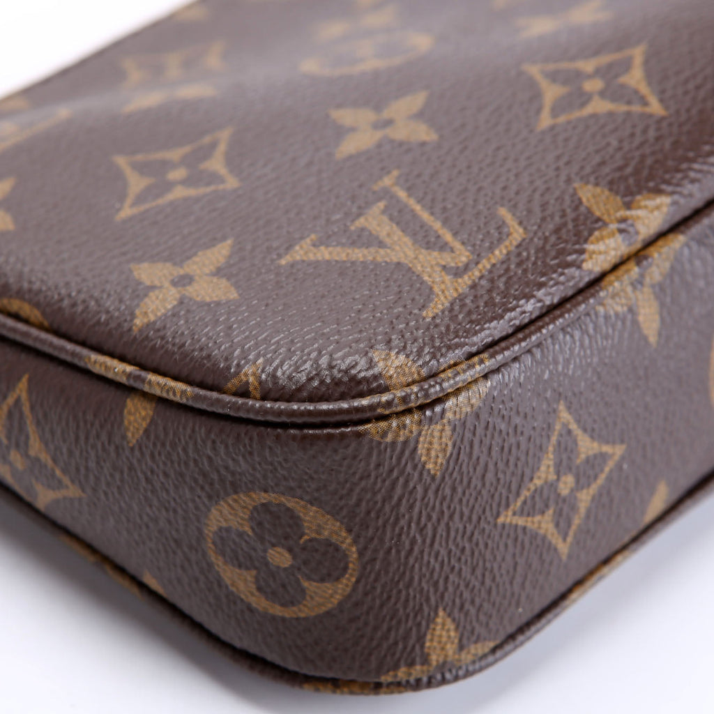 Pochette Accessories NV With Chain Monogram