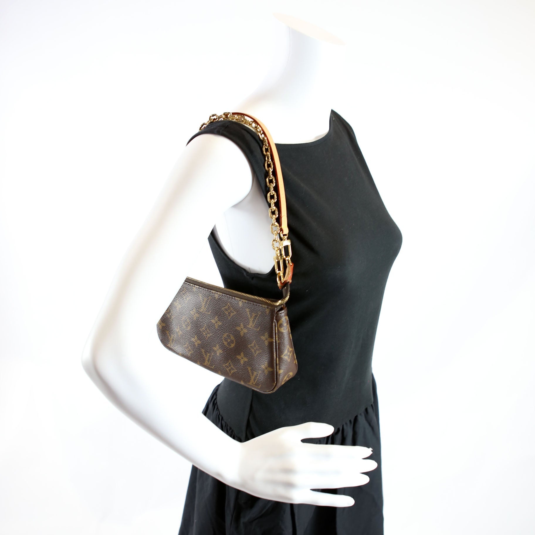 Pochette Accessories NV With Chain Monogram