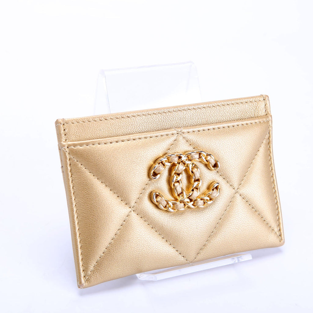 Quilted Lambskin 19 Card Holder Gold
