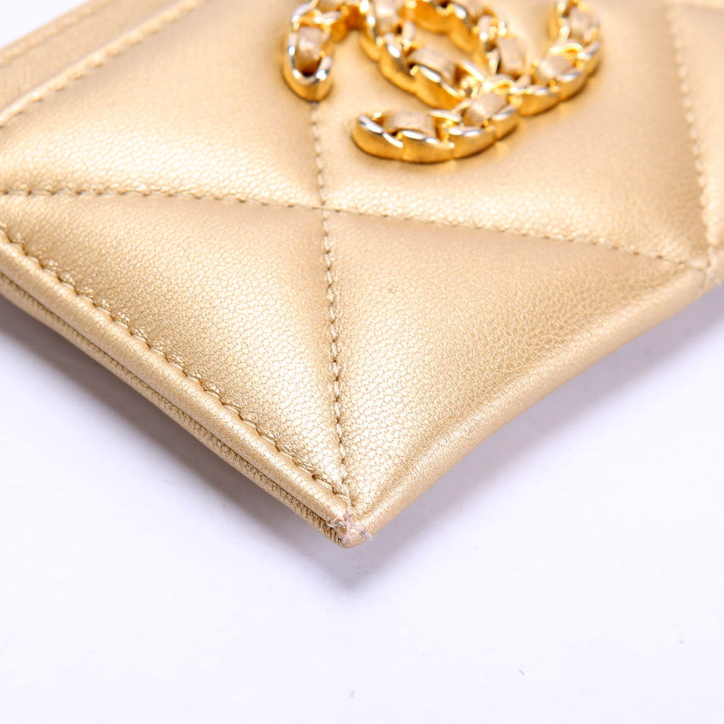 Quilted Lambskin 19 Card Holder Gold