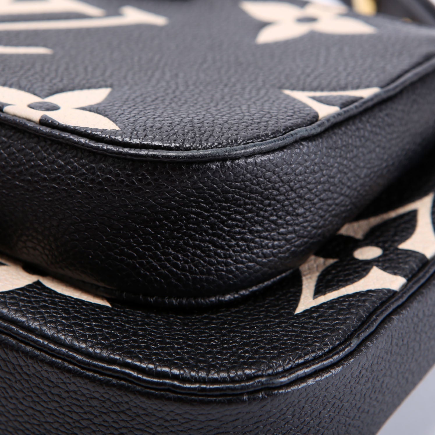 Multi Pochette Bicolor Empreinte Black/Beige