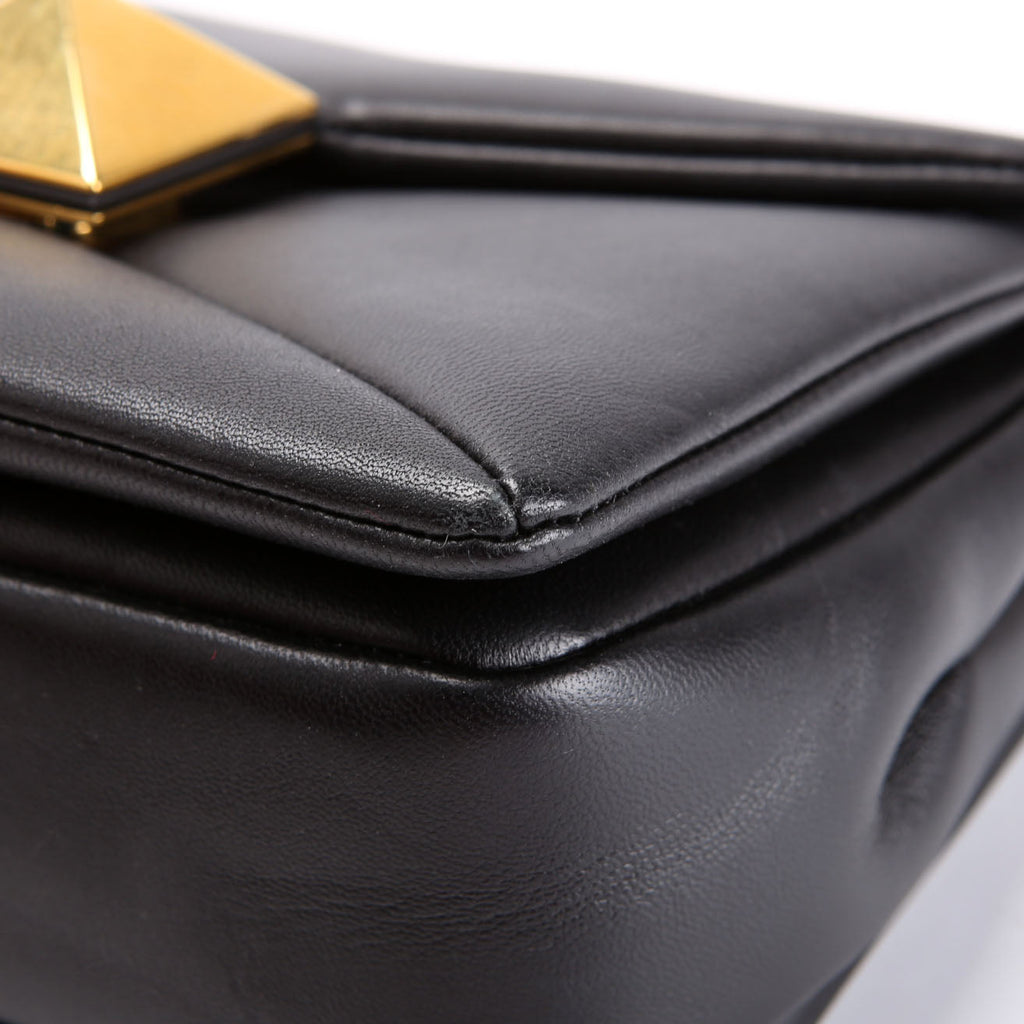 One Stud Nappa Leather Chain Clutch Black/Gold