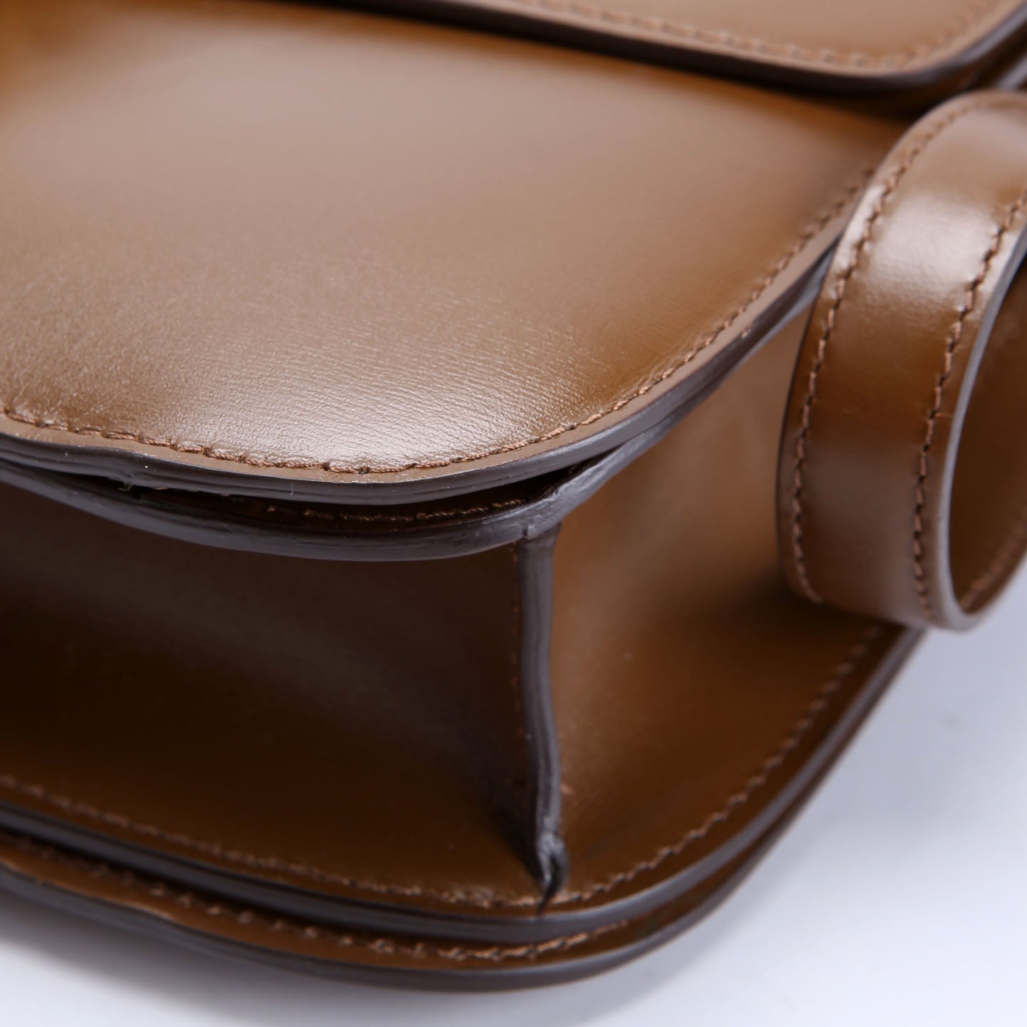 Classic Box Bag Medium Brown