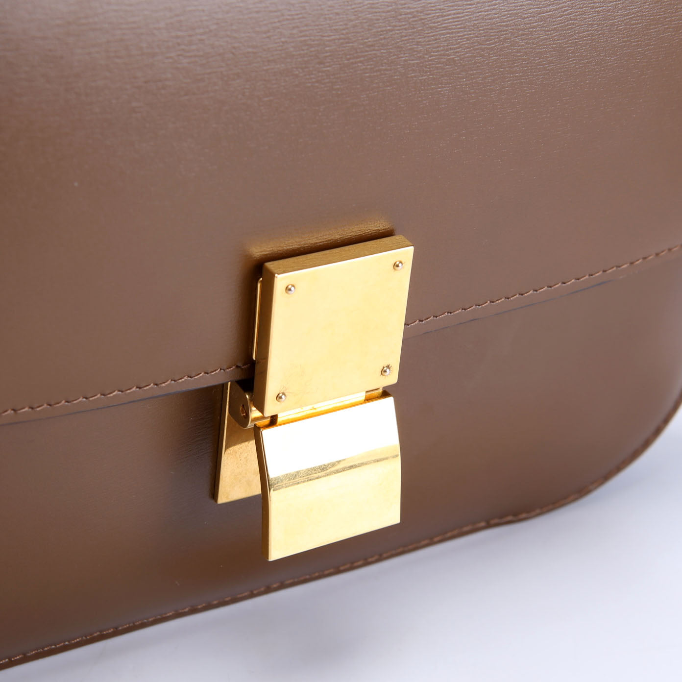 Classic Box Bag Medium Brown