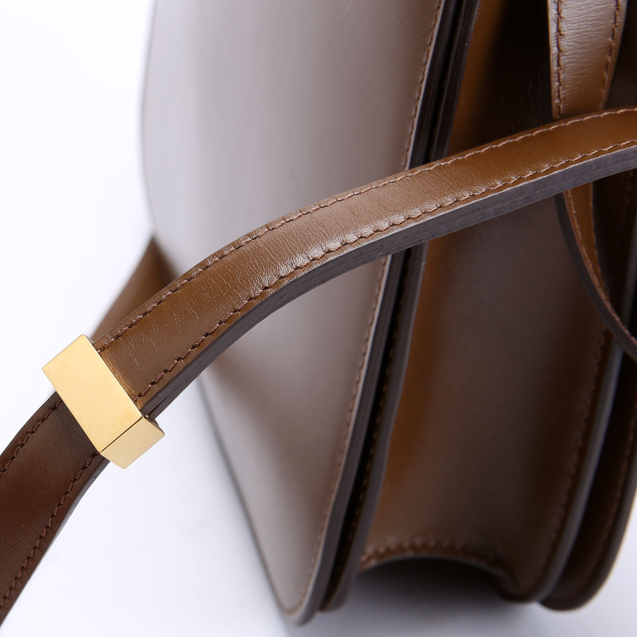 Classic Box Bag Medium Brown