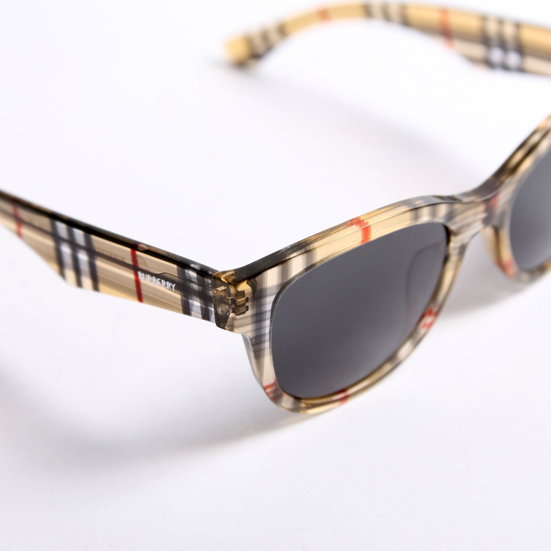B4432 Vintage Check Sunglasses Beige/Multi