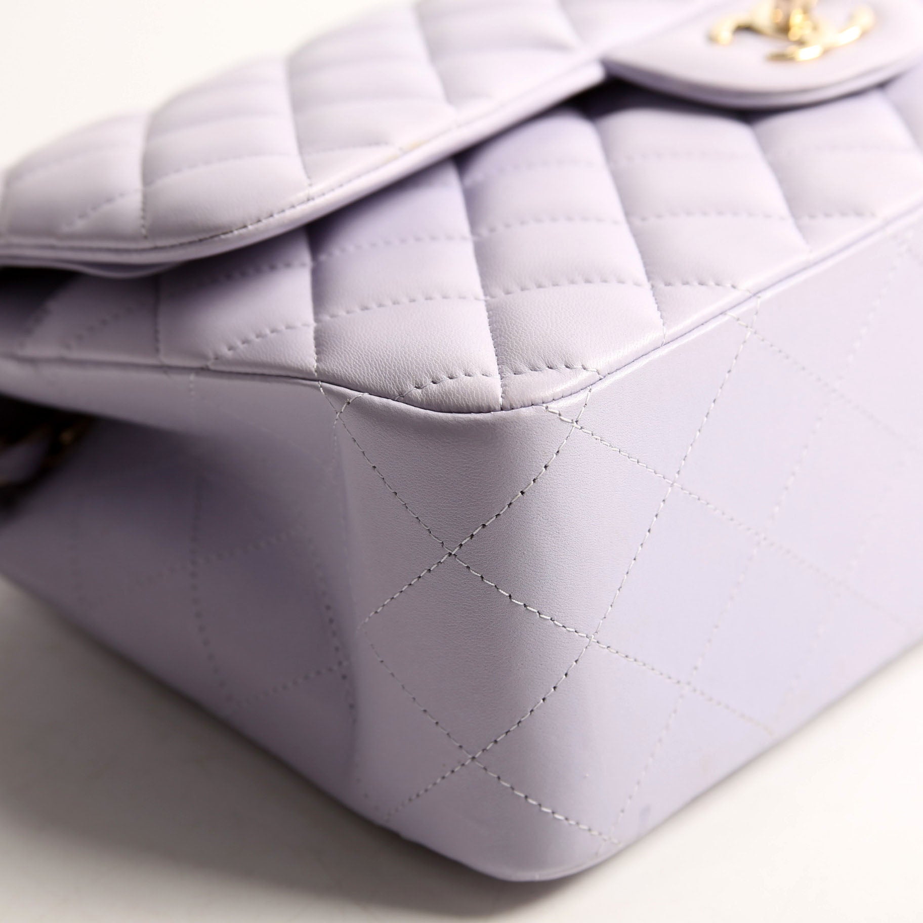 Classic Flap Jumbo Lambskin RFID Lavender