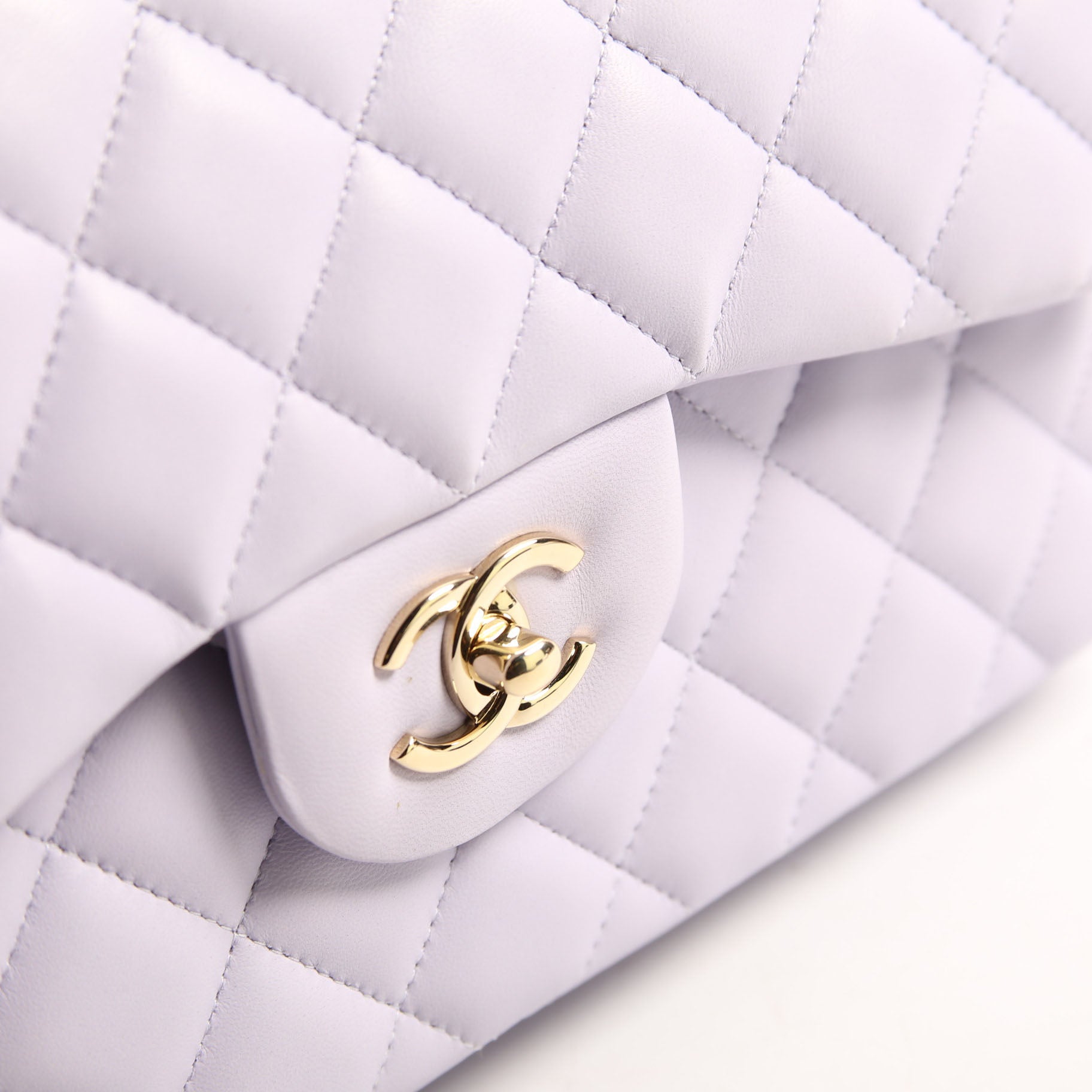 Classic Flap Jumbo Lambskin RFID Lavender