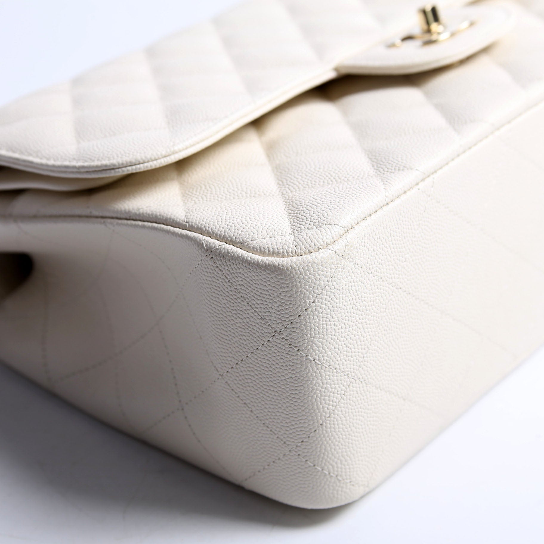 Classic Flap jumbo Caviar 20-23 White